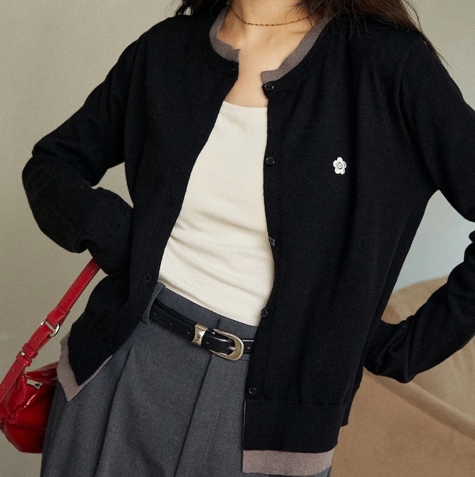 日本 MARY QUANT 刺繡小花撞色上衣