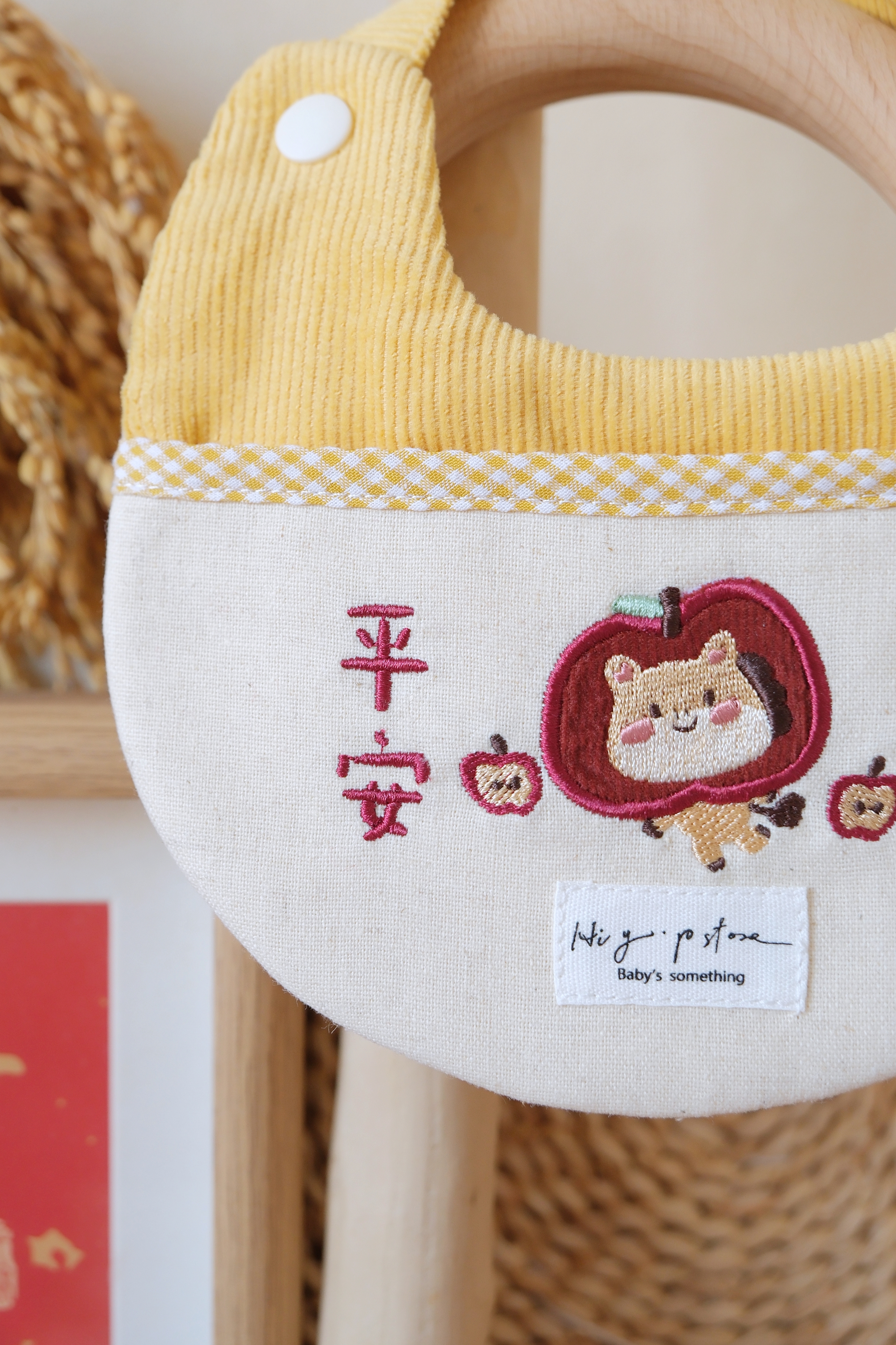 （瑕疵）Hi Y.P store-手作圍兜-馬年限定刺繡-蘋安小馬