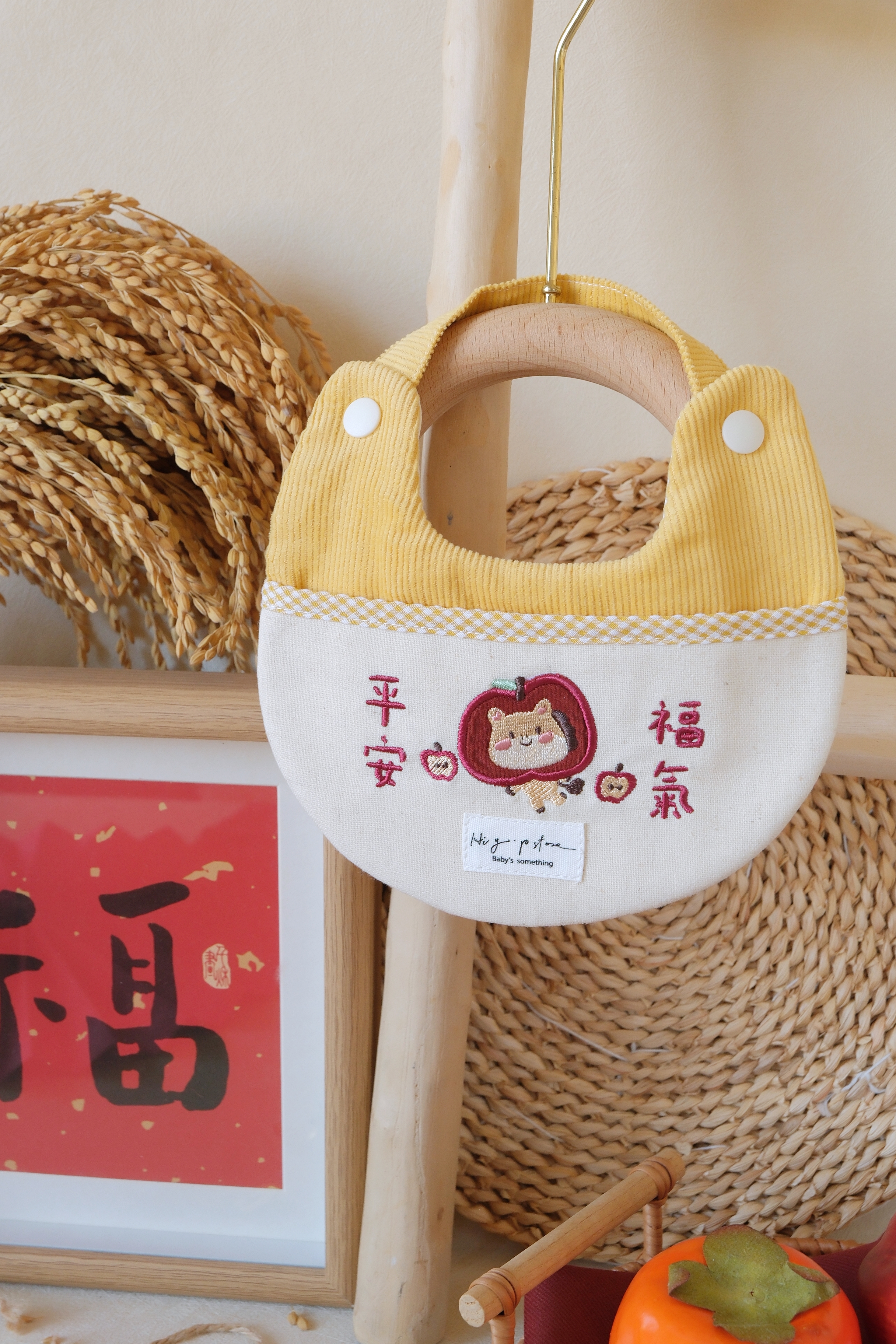 （瑕疵）Hi Y.P store-手作圍兜-馬年限定刺繡-蘋安小馬