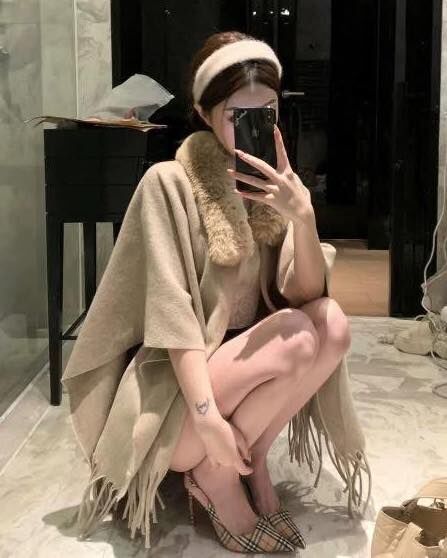 【氣勢超強的毛毛領羊絨呢料針織批肩】（現貨）