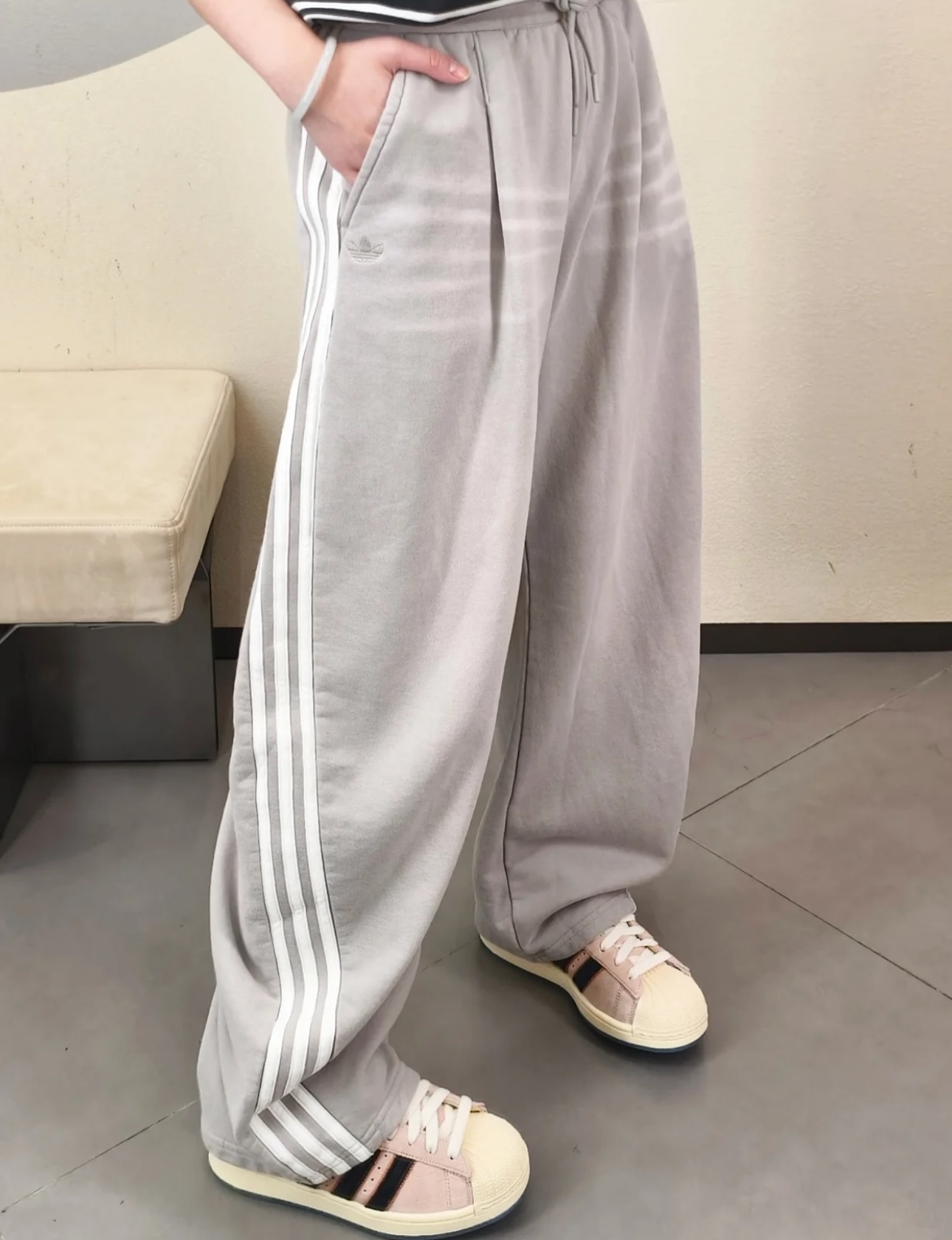 Adidas Originals - Curved Knife Pants 棉寬鬆長褲 碳黑/金屬灰