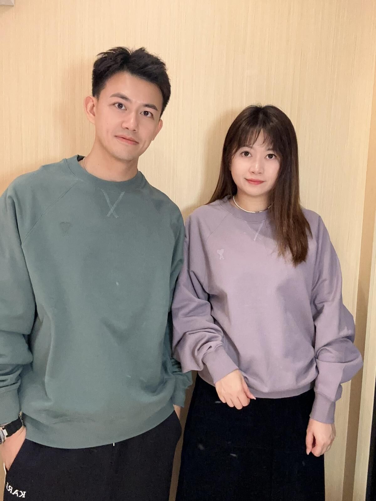 Ami 刺繡小愛心 圓領衞衣 男女同款