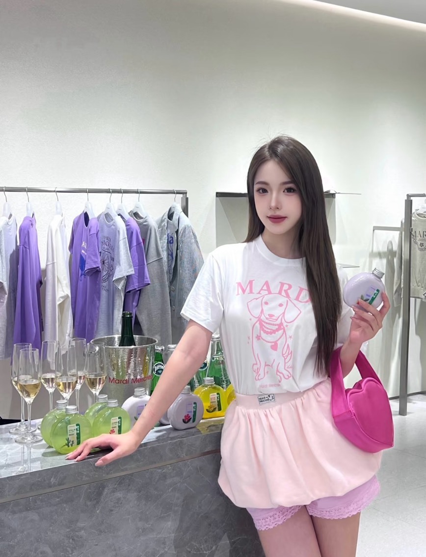 MARDI MERCREDI 經典粉色臘腸狗 珍珠項鍊  白色印花短TEE