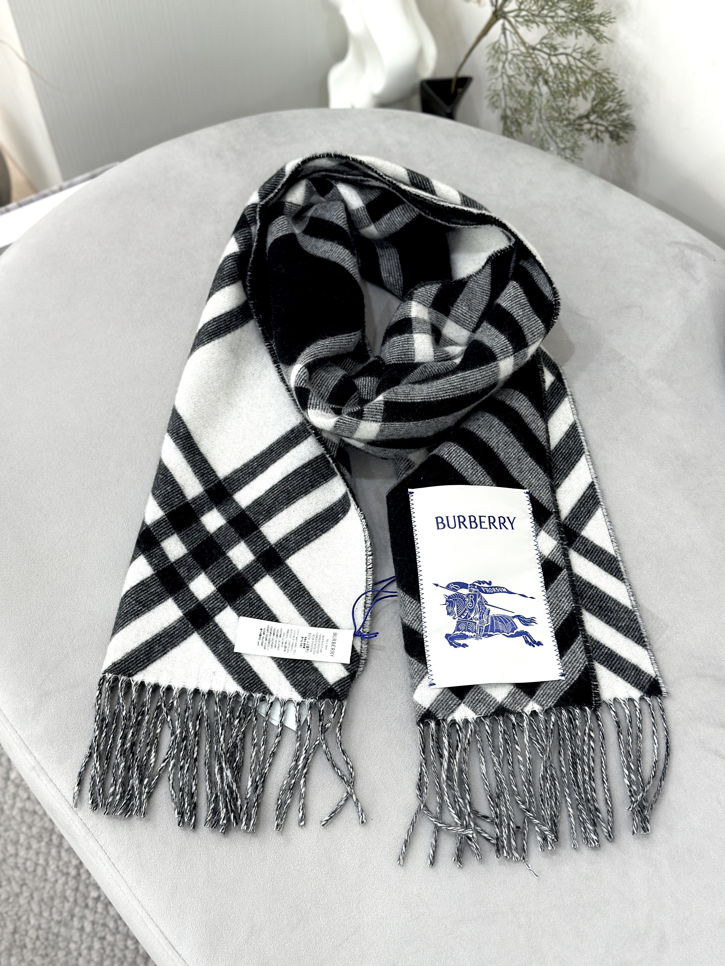 BURBERRY Check Cashmere Scarf