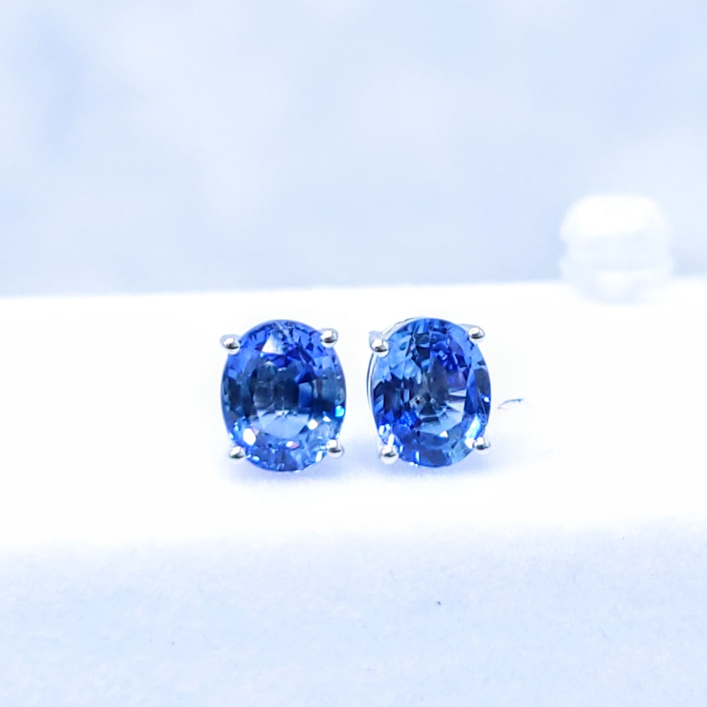 全新18K白金【主石1卡38份藍寶石】耳環