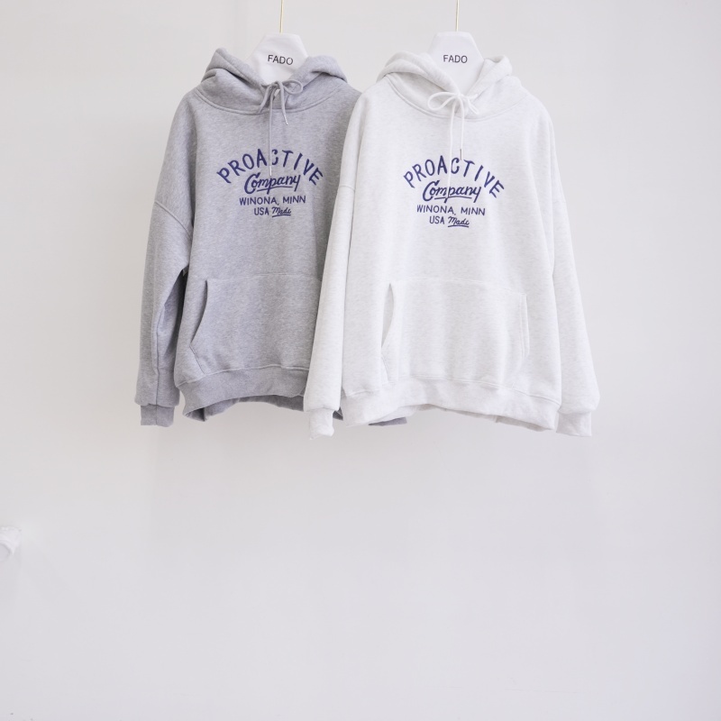 法朵Fado Shop｜保暖系 🐑刺繡字母內加銀狐絨連帽大學Tee 0214133 花灰/奶灰