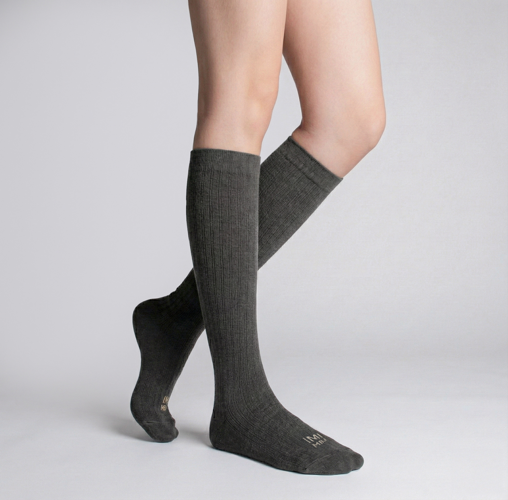 只有線條深灰｜沒有設計師款．壓力及膝襪