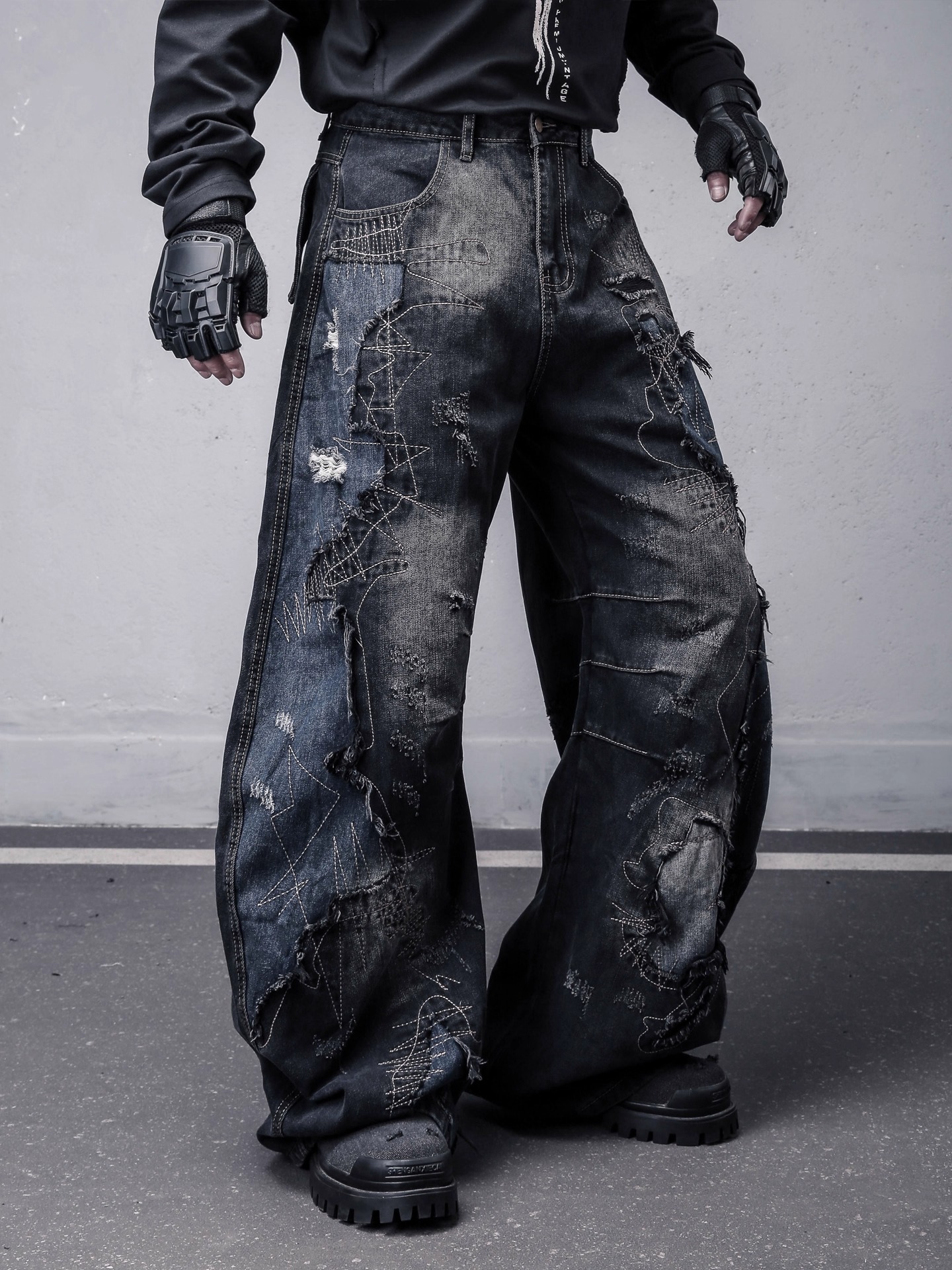 𝙏𝙀𝘾𝙃𝙒𝙀𝘼𝙍 廢土拼接刺繡解構彎刀牛仔褲