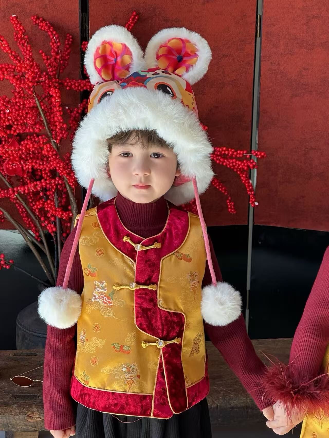 BYB12OW060GD 金黃色靈獸貴氣公子拼布馬甲