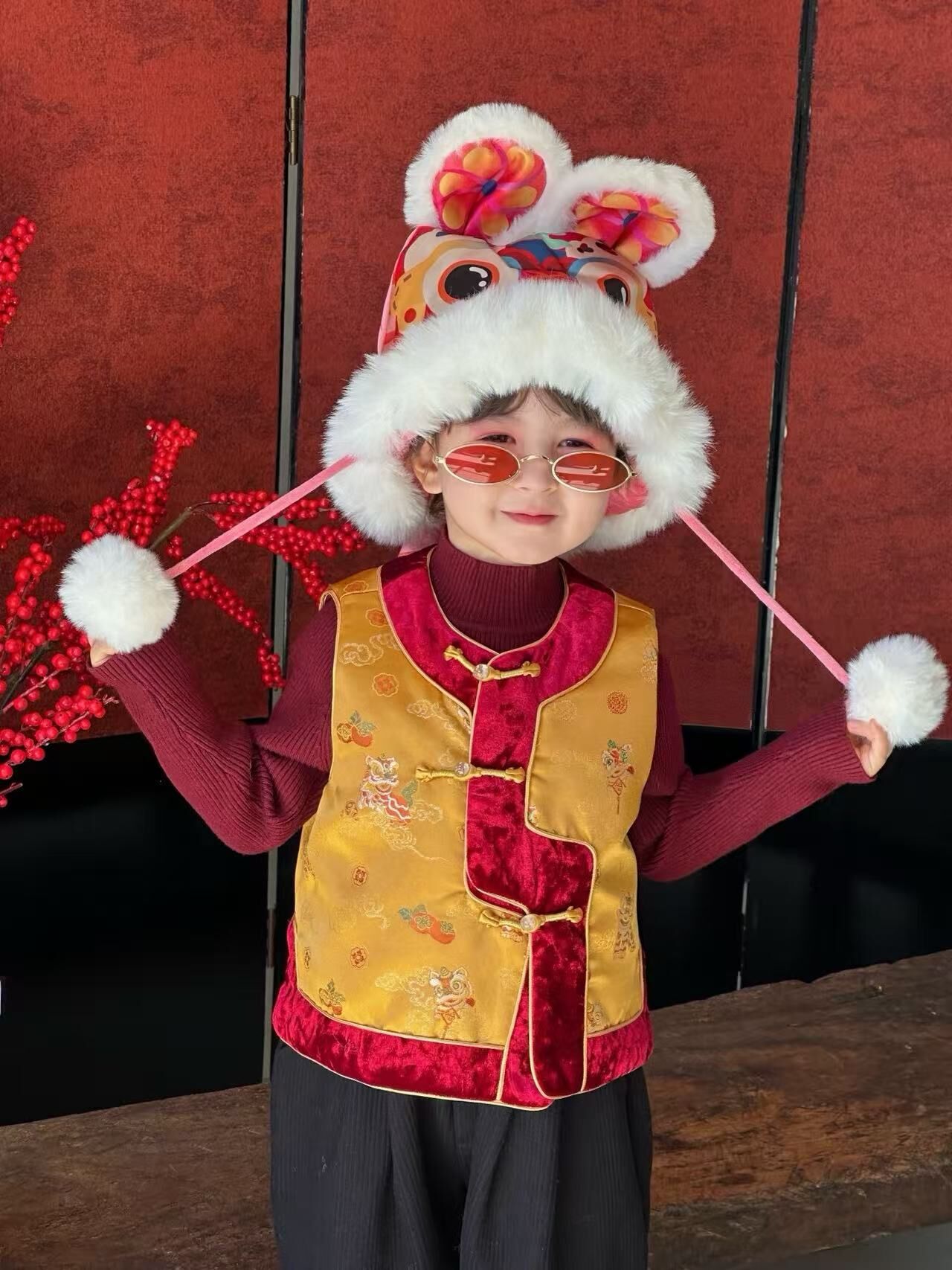 BYB12OW060GD 金黃色靈獸貴氣公子拼布馬甲