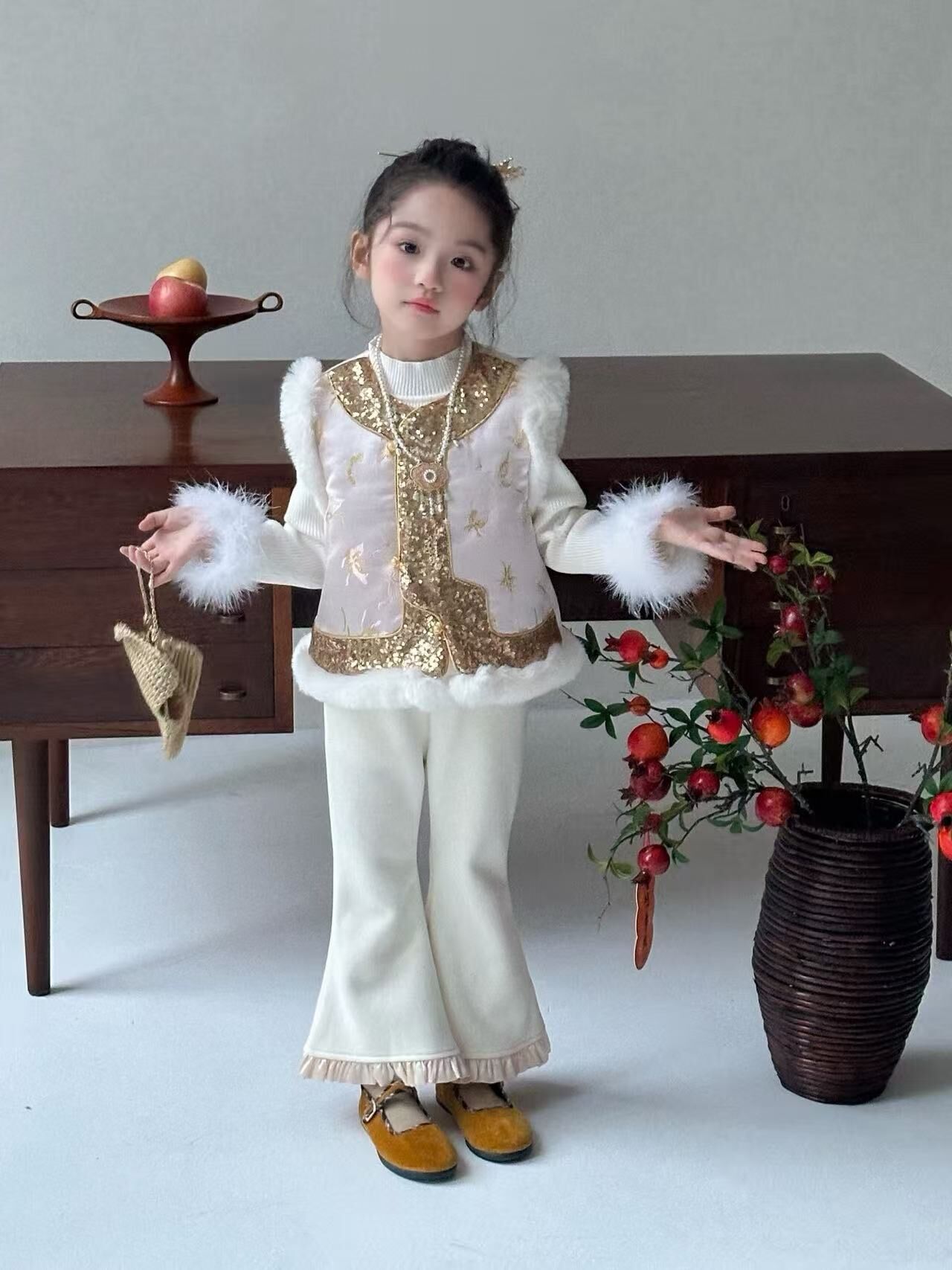 BYB12OW063GD 高貴呈祥金邊閃亮國風馬甲