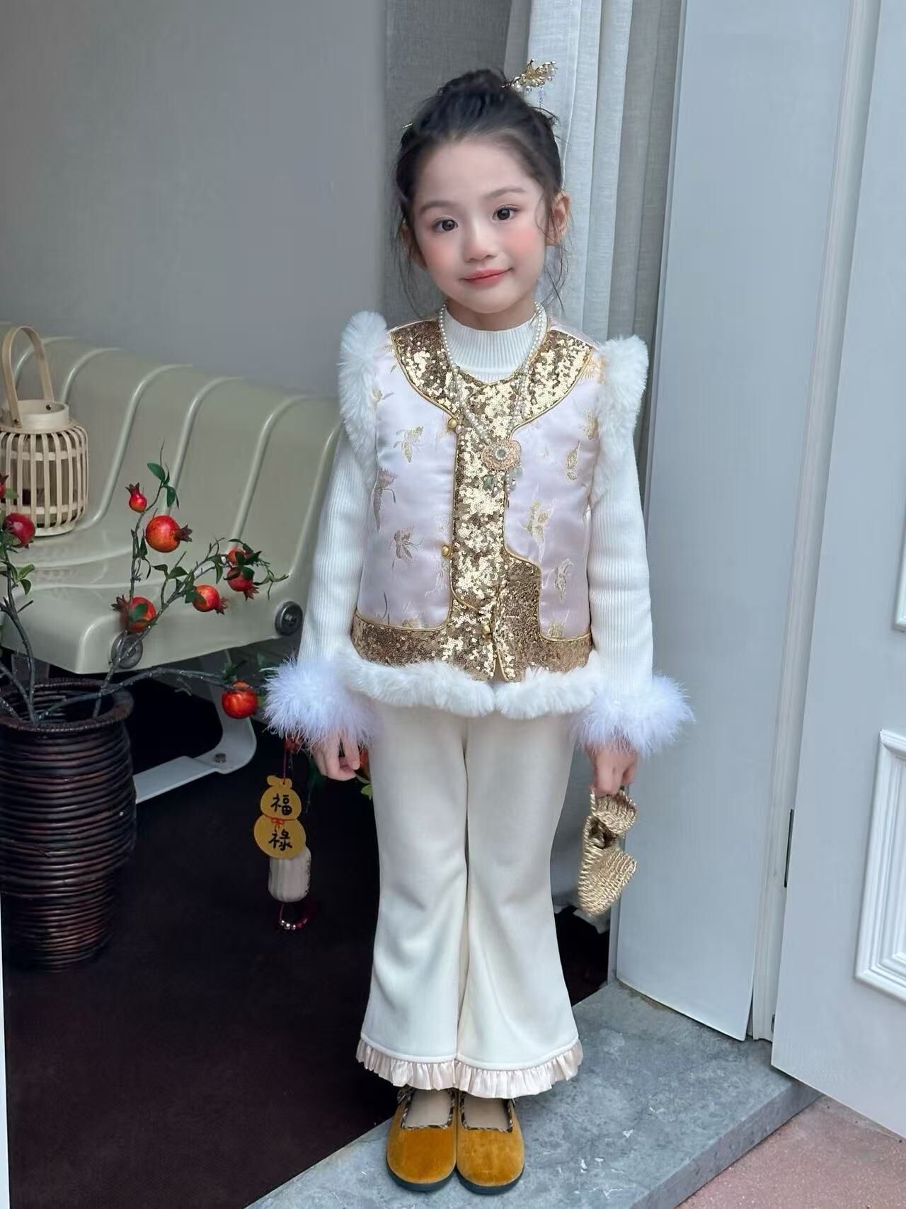 BYB12OW063GD 高貴呈祥金邊閃亮國風馬甲