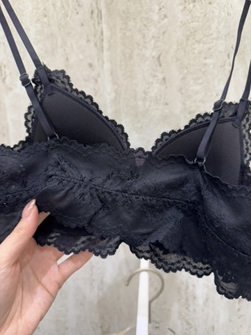 Q03 蕾絲黑色內衣（單上衣）