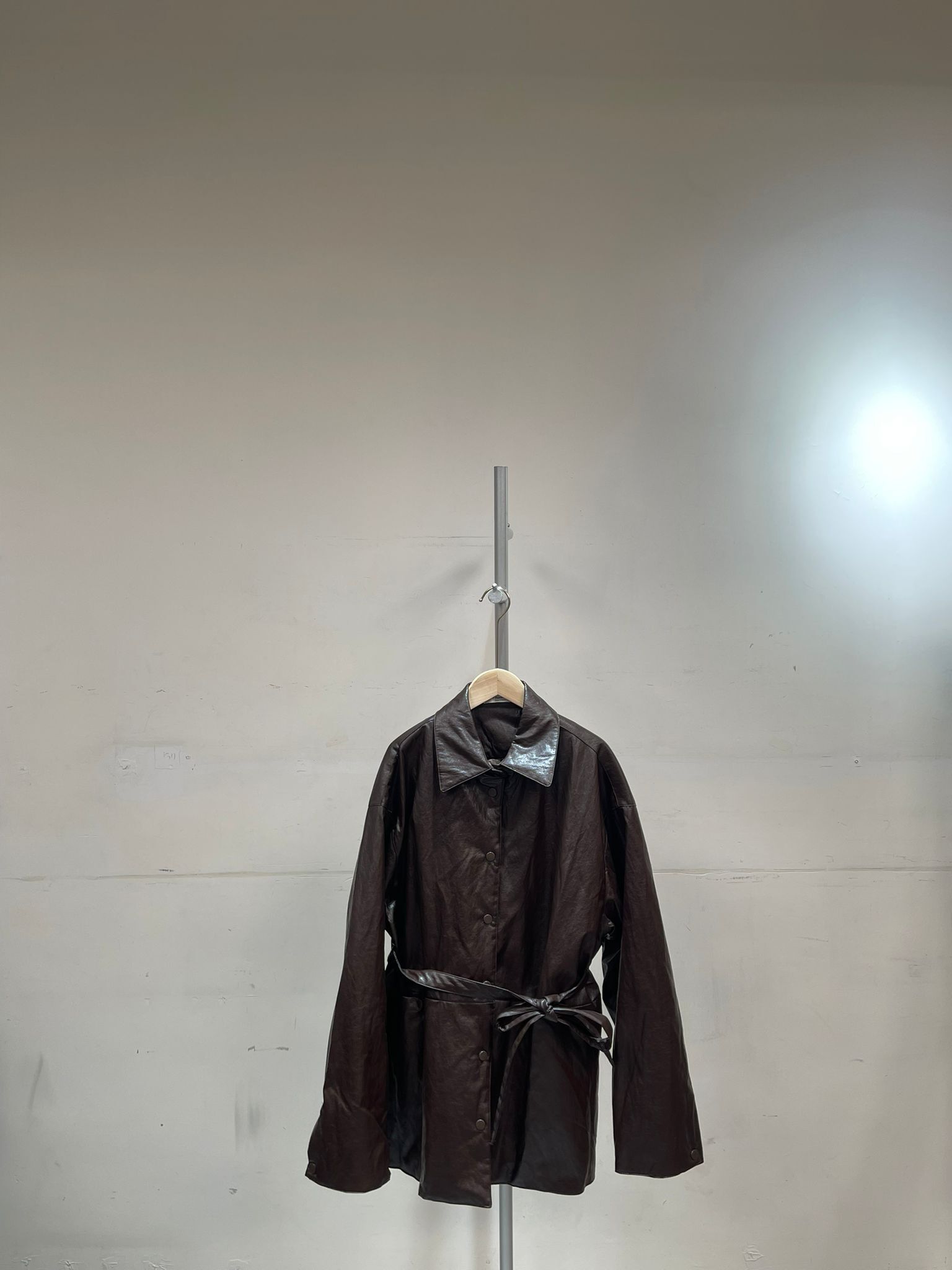 0213041a/綁繩收腰款皮褸 46/46/31