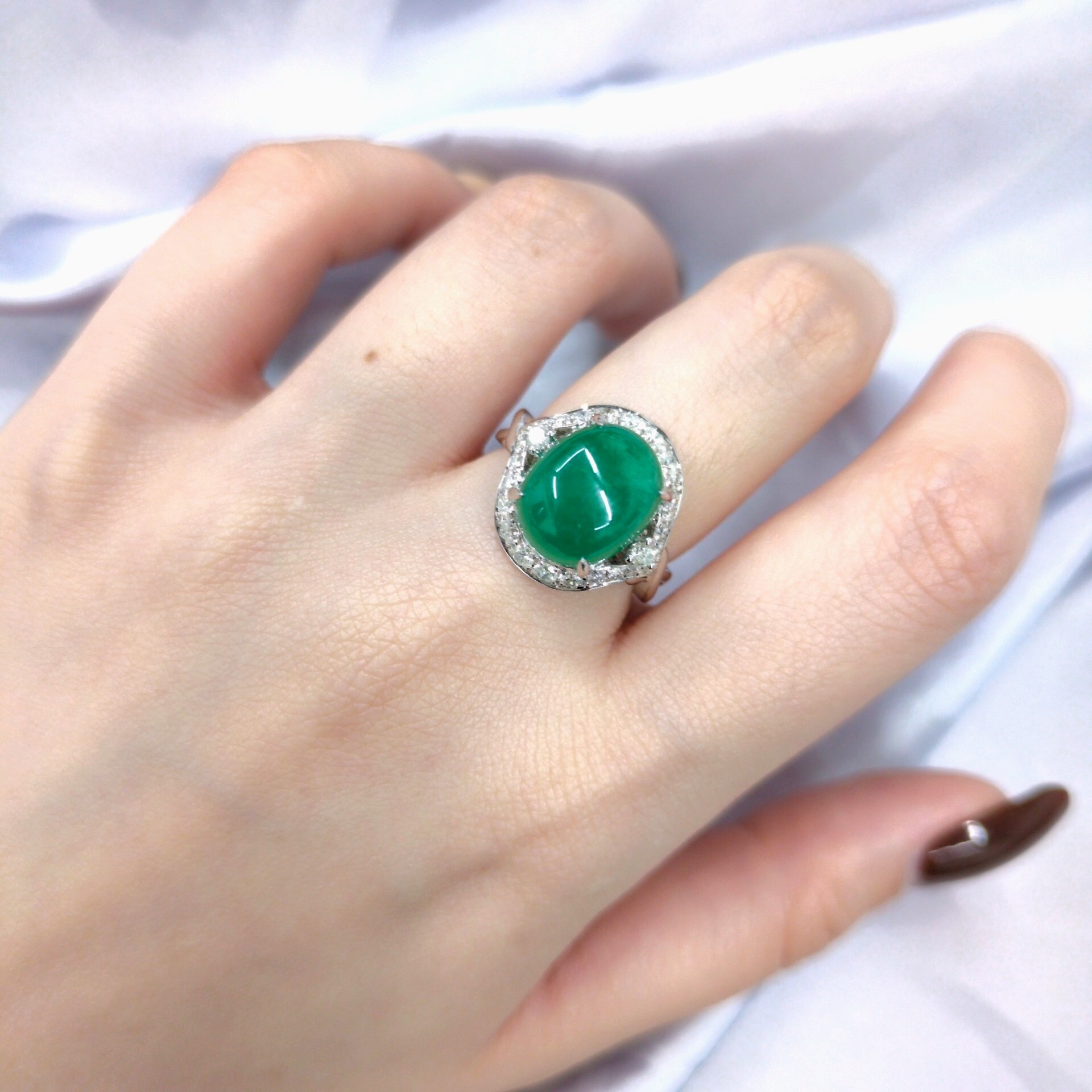 全新18K白金【單粒4卡85份綠寶石】配44份鑽石戒指