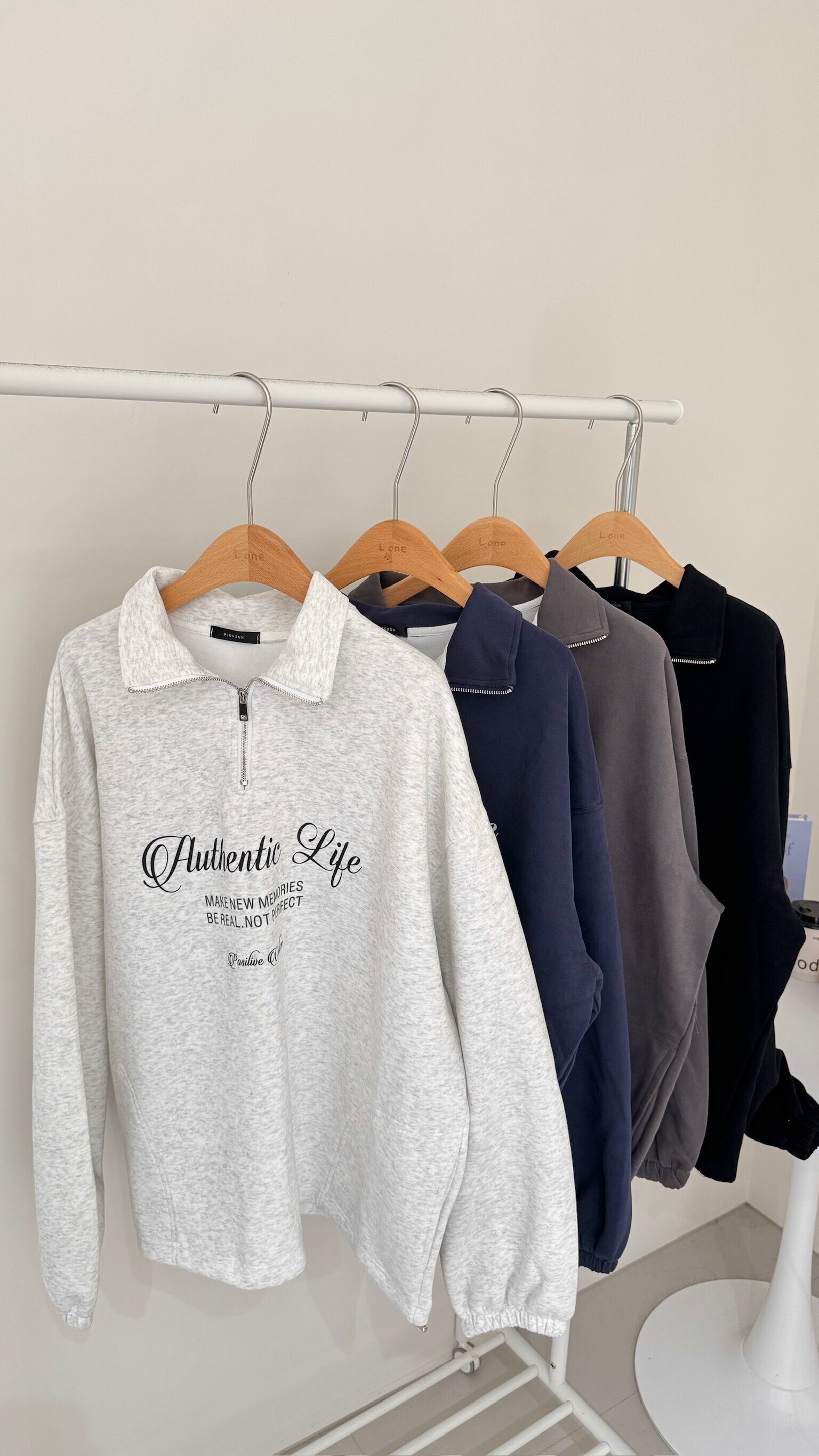 半拉鍊英文字母大tee