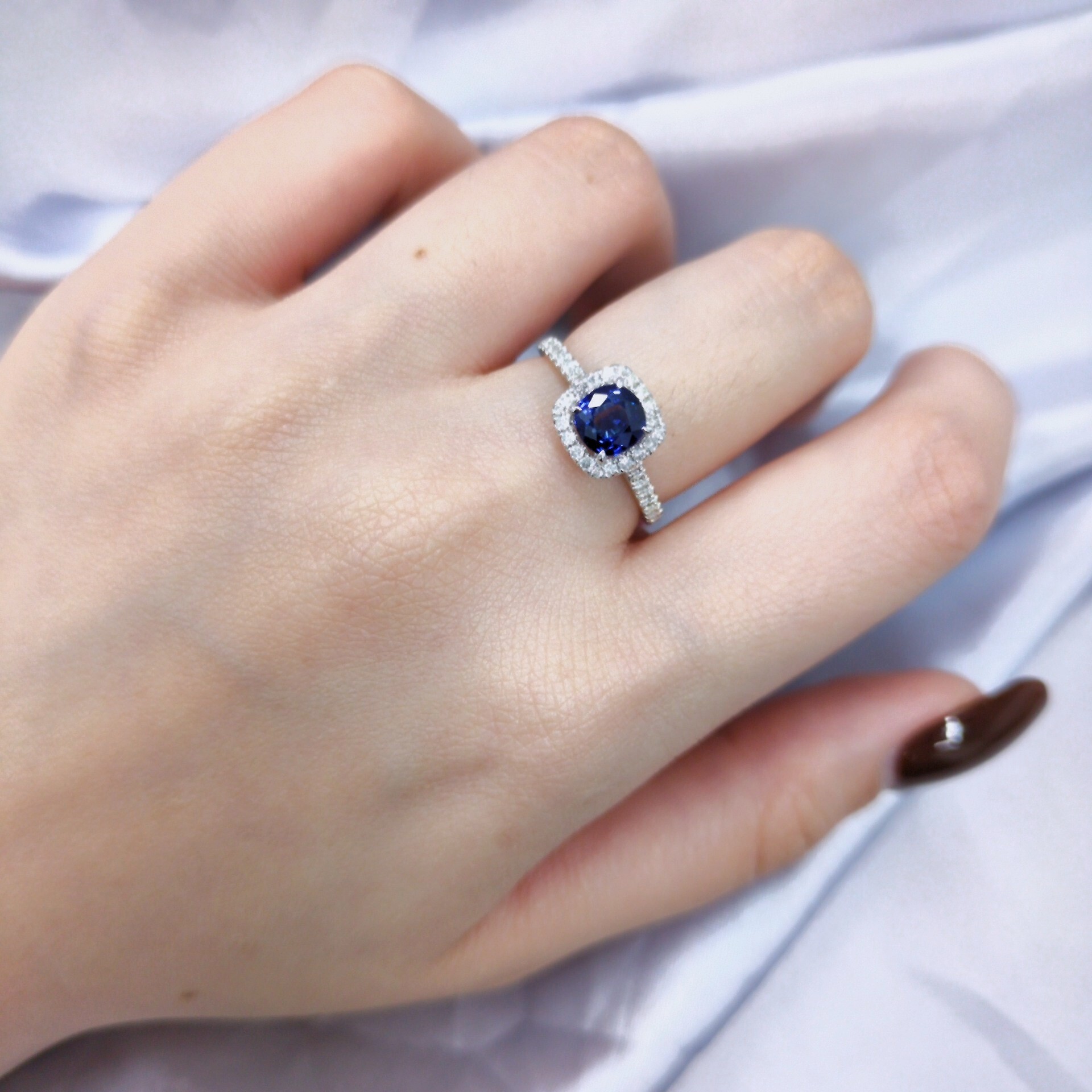 全新18K白金【單粒1卡2份藍寶石】配24份鑽石戒指