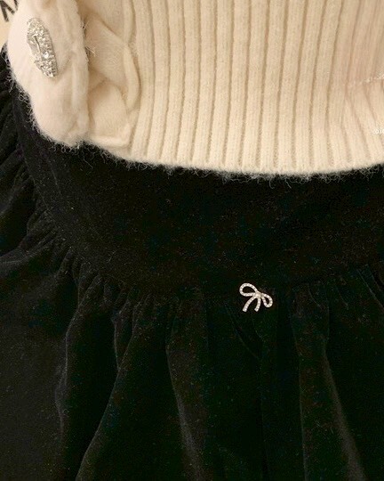 設計師家撞色圓領收腰蝴蝶結針織上衣+絲絨材質圓裙