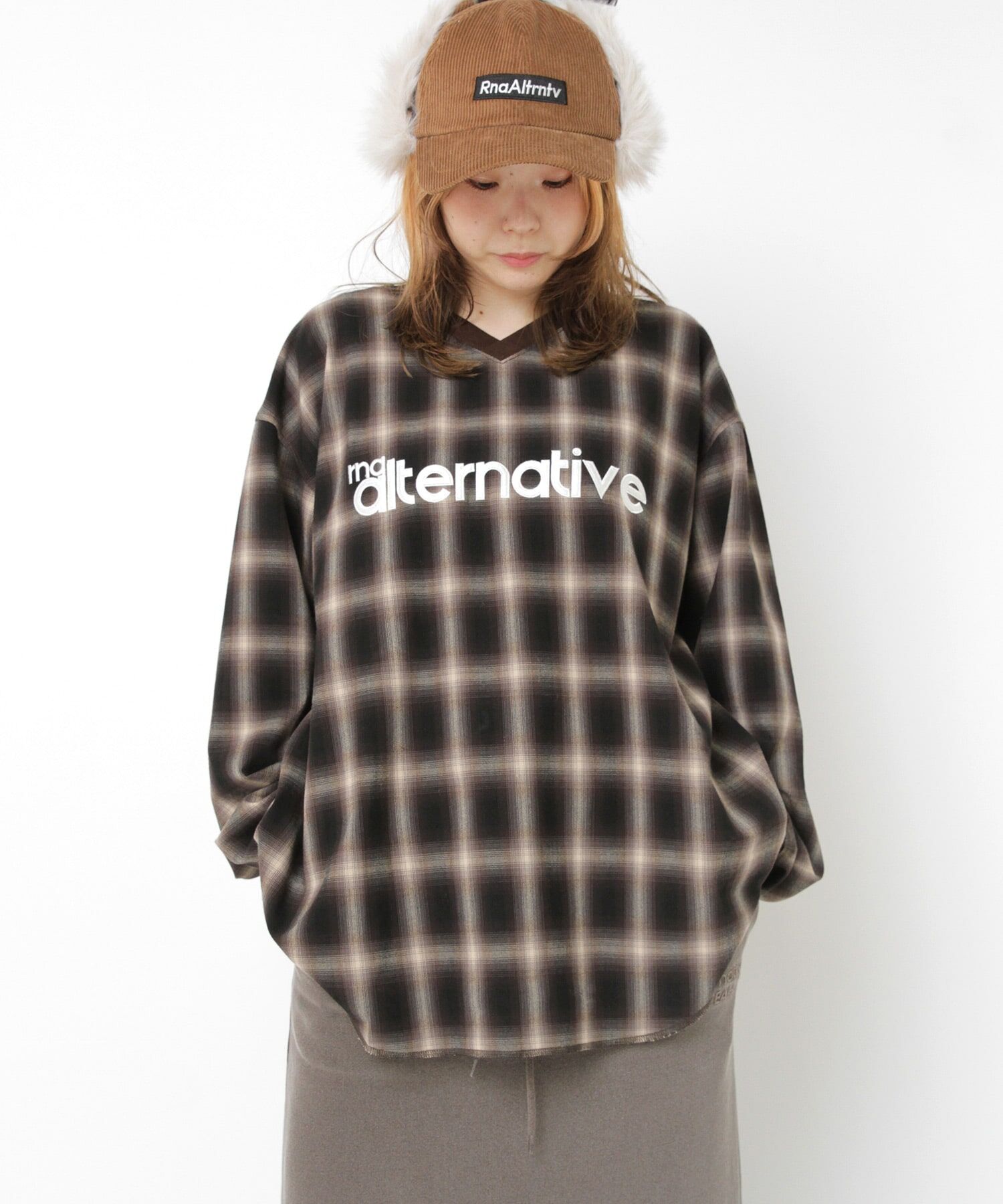 咖色格紋V領上衣