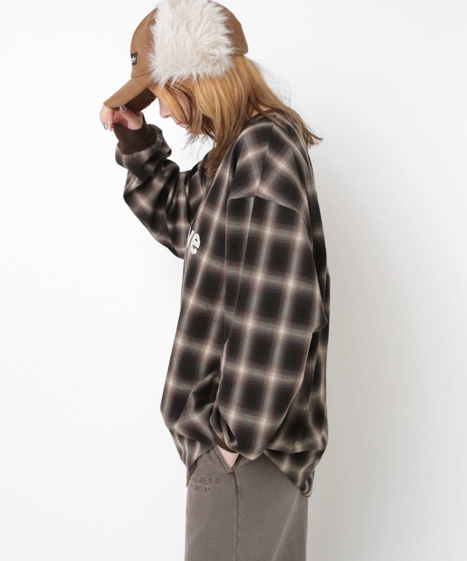 咖色格紋V領上衣