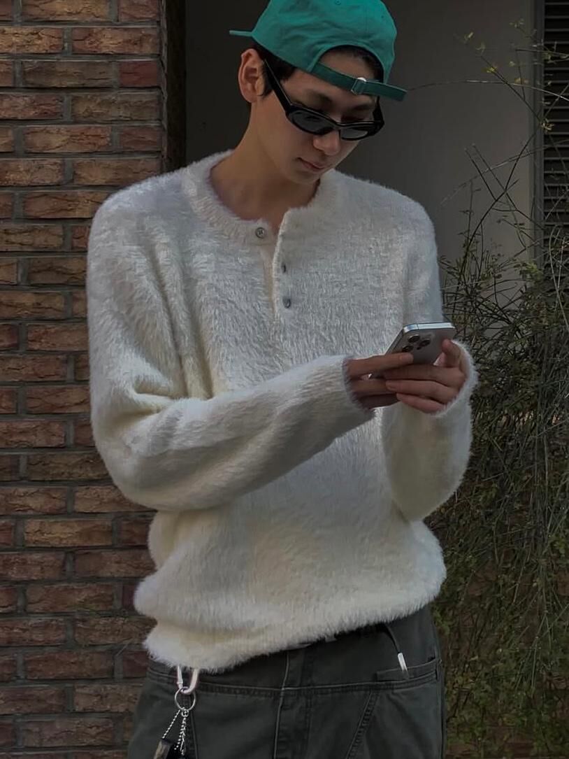 毛毛半開胸針織衫 OUR-165T