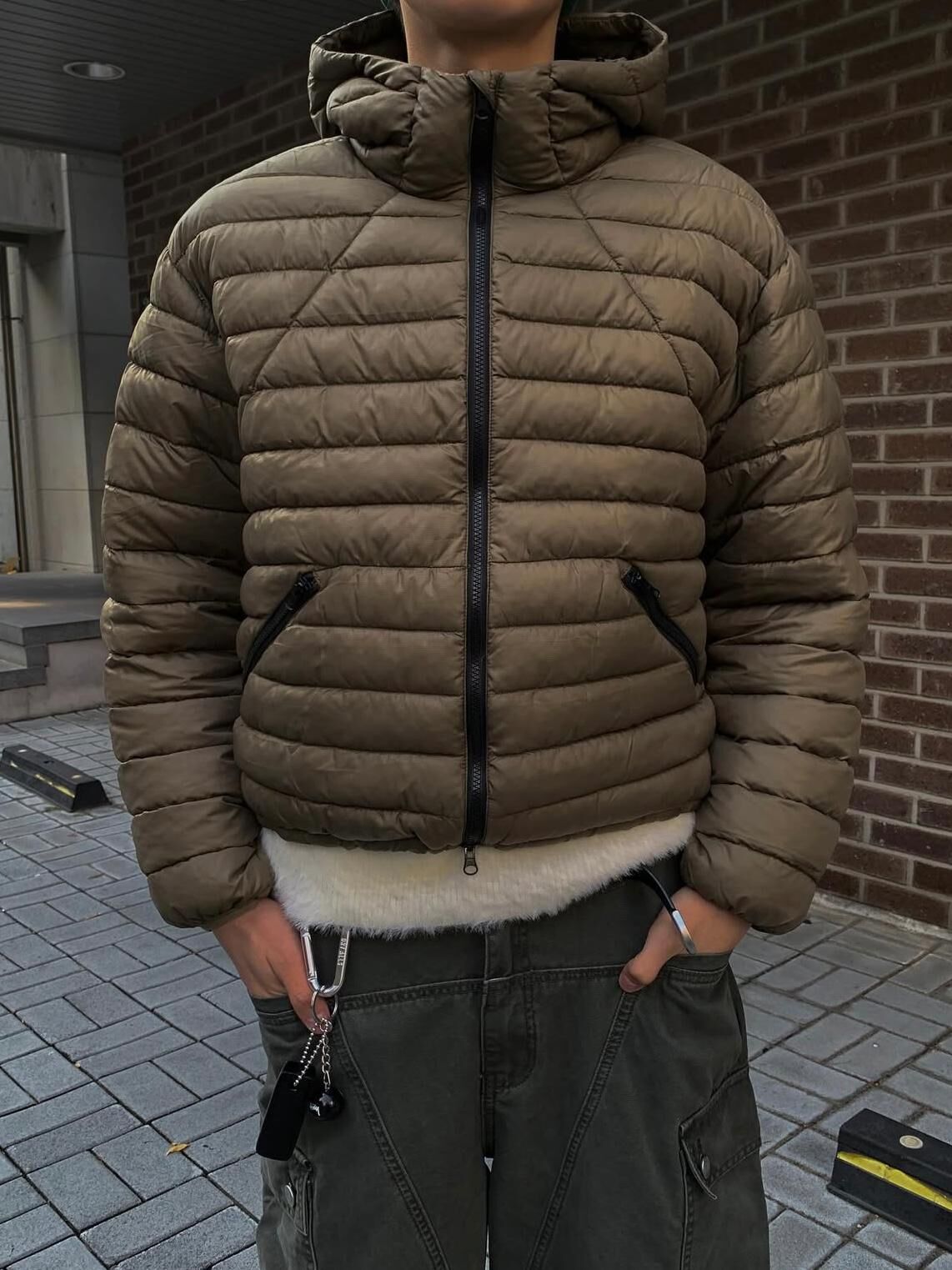 暗橫紋連帽拉鍊外套(輕羽絨) OUR-167JK