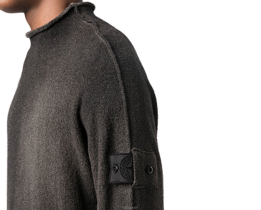 【代購】Stone Island 石頭島 尼龍混紡棉質毛巾布半高領針織毛衣 — 經典羅盤袖標 (褐色 / 77195121Z-V0063)