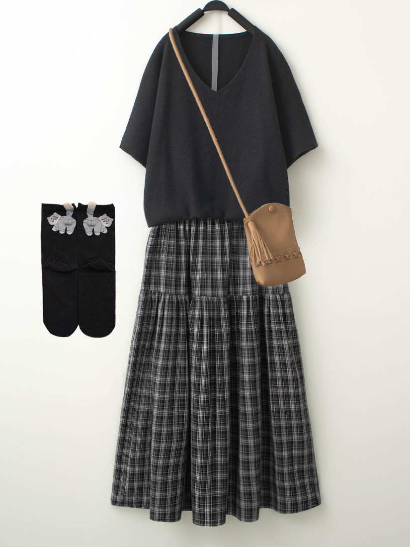 V領棉柔針織短袖上衣格紋剪接細褶裙組合