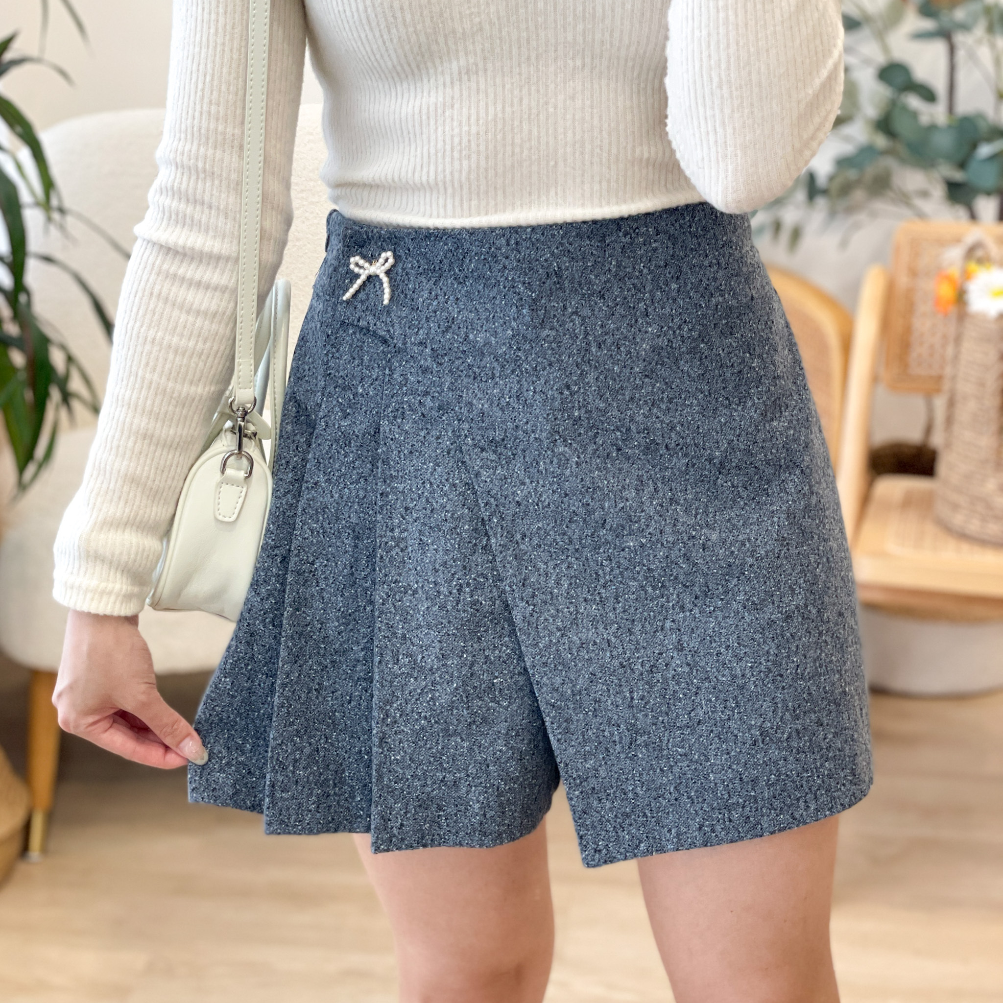 JEAN198 Ribbon Charm Shorts