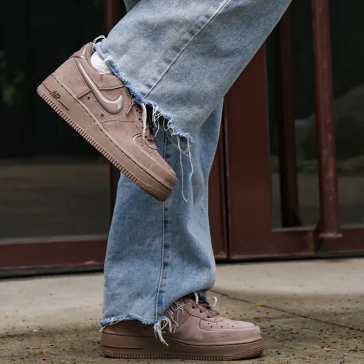 【代購】 NIKE AIR FORCE 1 AF1 奶棕色 絨面 – HV4406-200