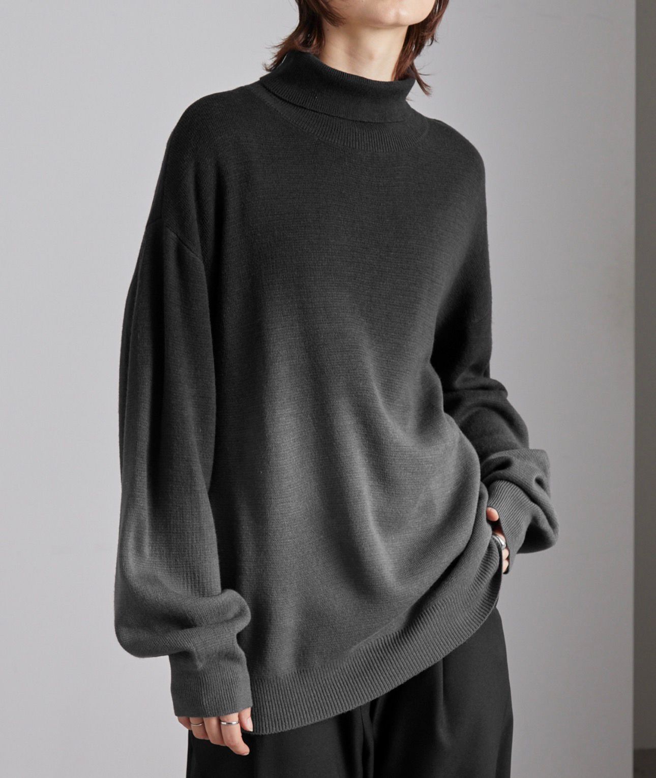 【預購】JN1220101 Mono-Mart 米蘭羅紋雙色漸層超大高領針織上衣