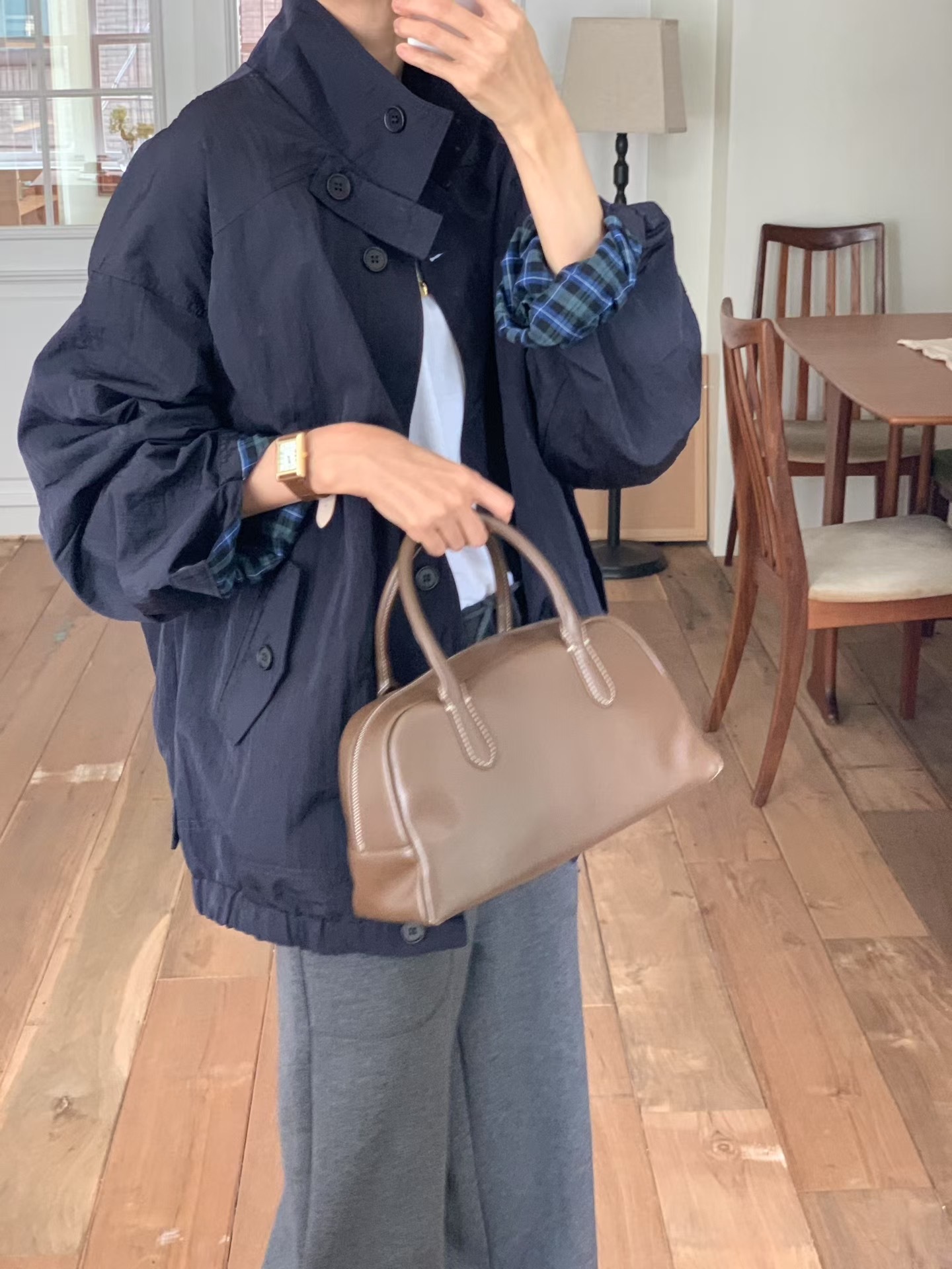 #228N660 鬆弛下來，格仔反袖中長風衣外套