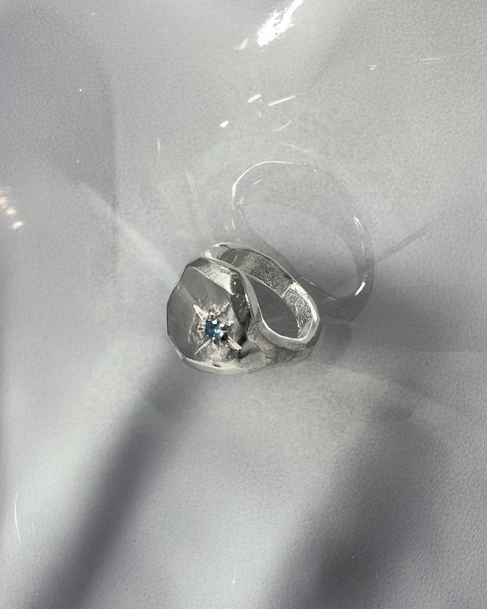 PROJ-ORNMNT 造塑切邊鑲石戒