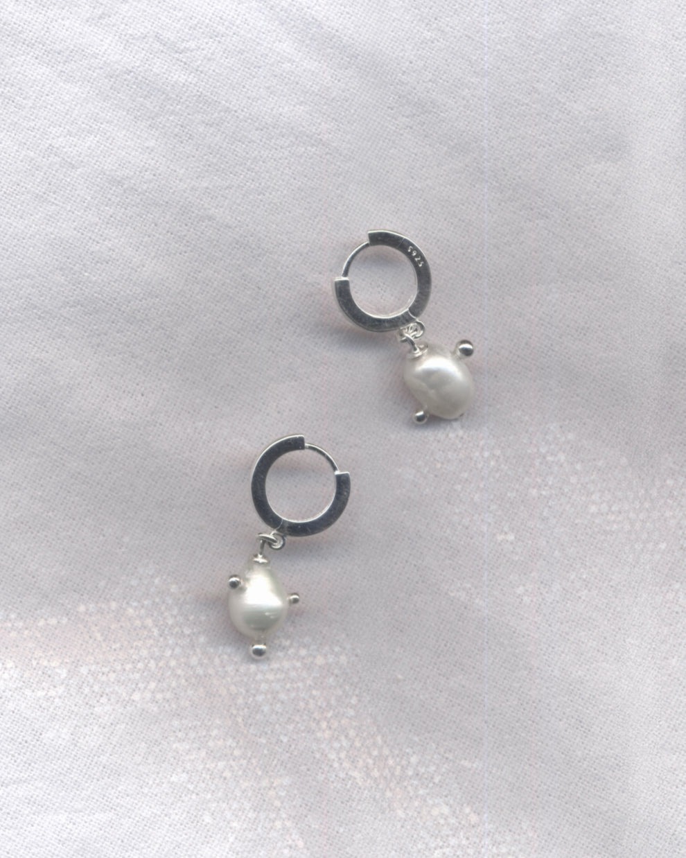 PROJ-ORNMNT 珍珠滴露耳環 (單支販售)