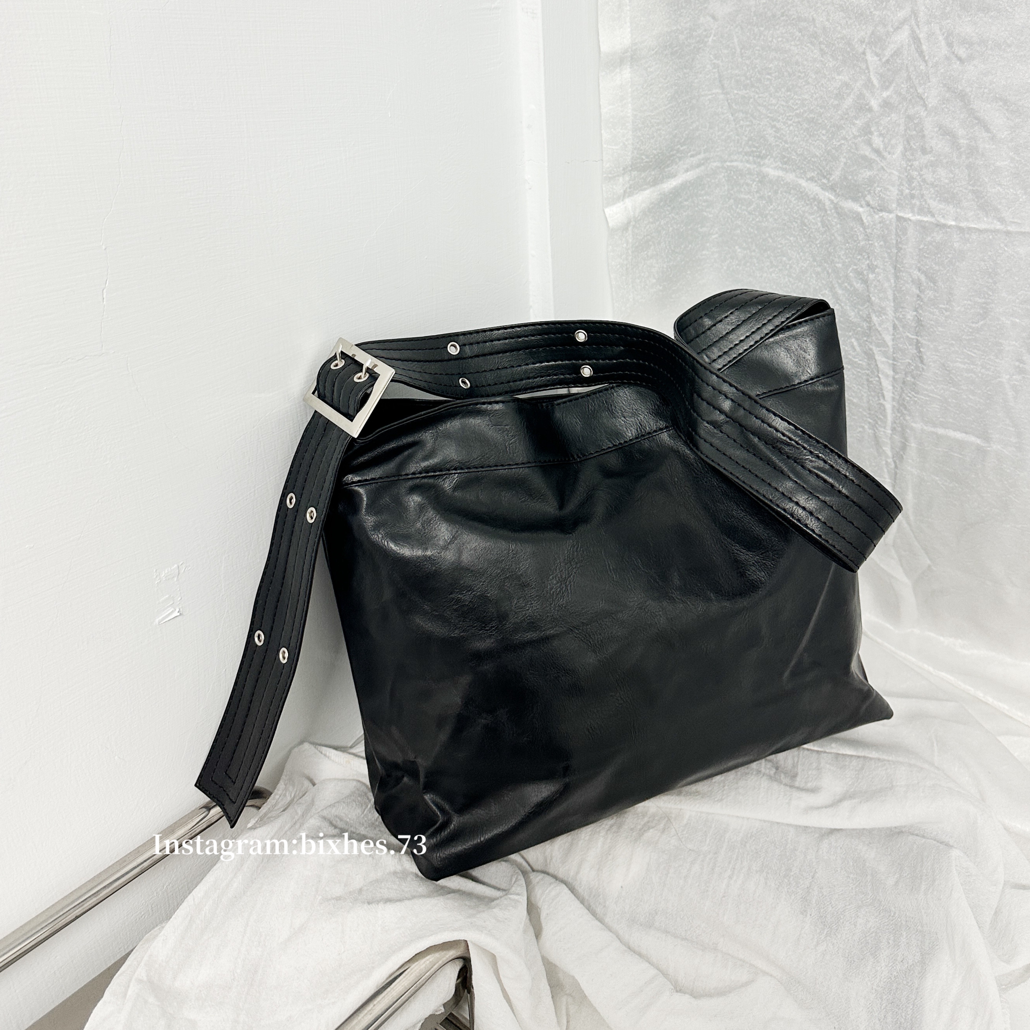 銀框壓折肩帶黑包(M00009)