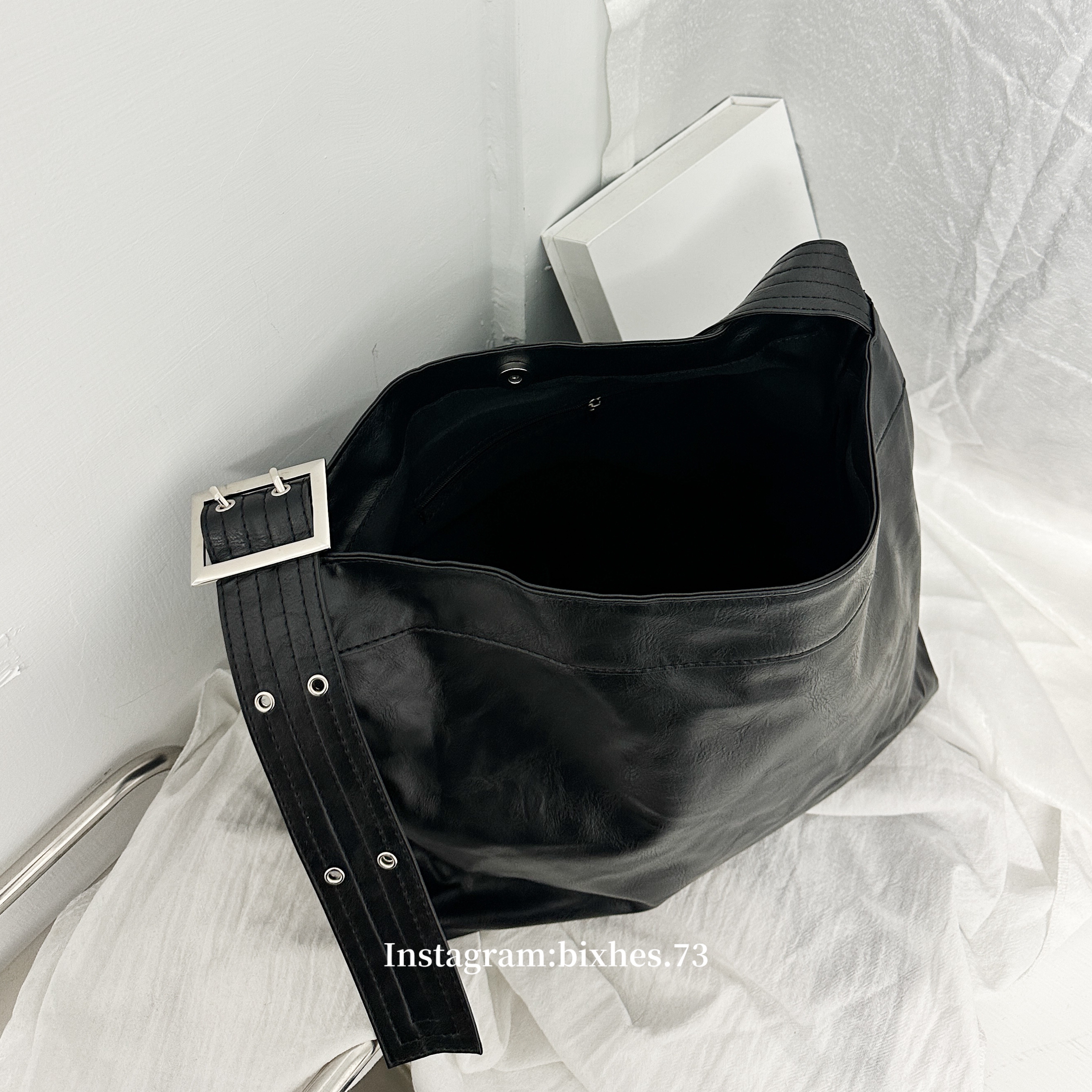 銀框壓折肩帶黑包(M00009)