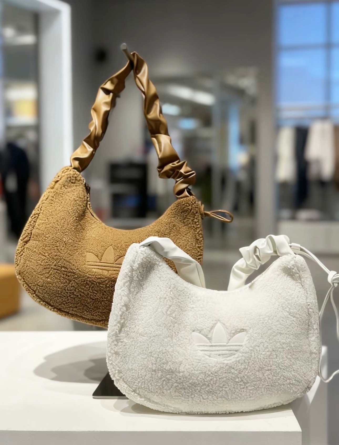 ADIDAS ORIGINALS BAG 羊羔毛 雲朵包 斜背包 肩背包 White/Brown