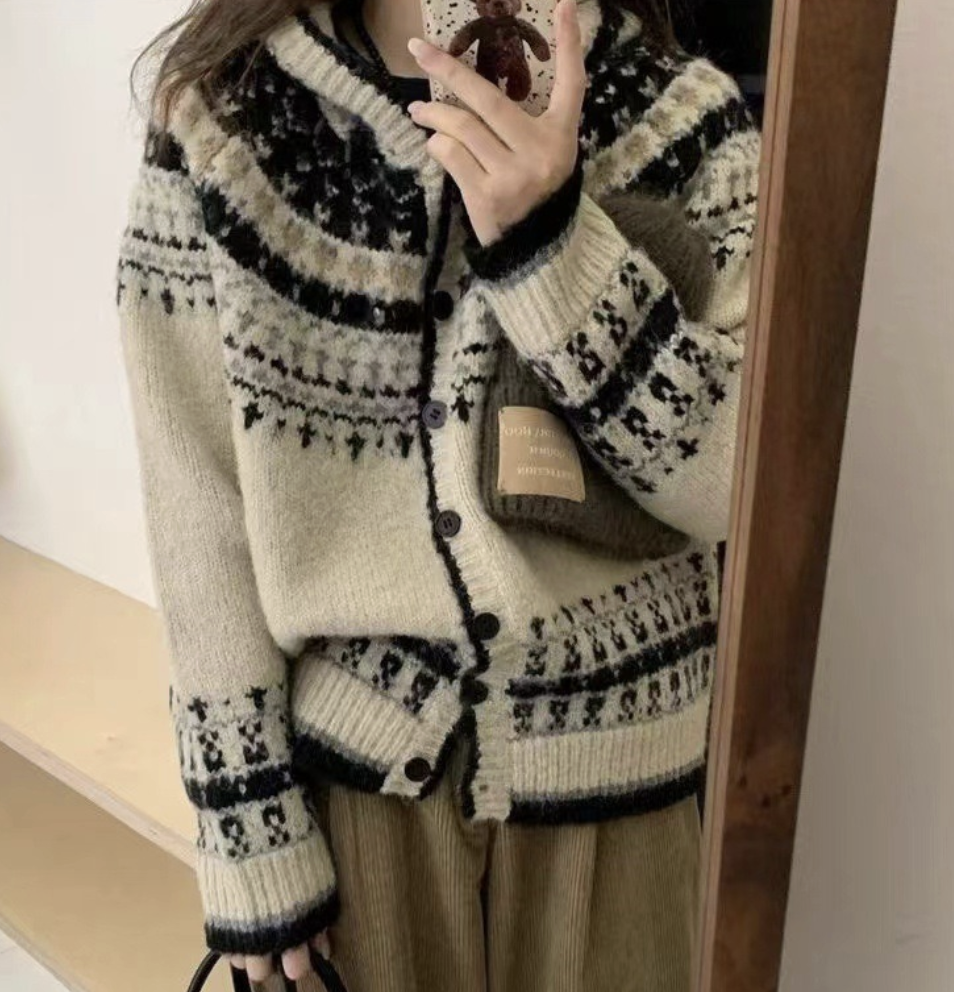 ᴷᴼᴿᴱᴬ 🇰🇷復古北歐圖騰溫感針織外套（兩色）