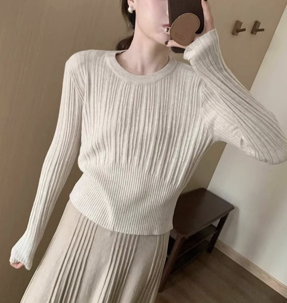 ᴷᴼᴿᴱᴬ 🇰🇷直紋修身收腰圓領針織上衣