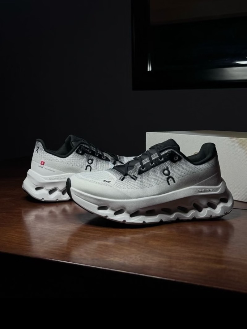 On Cloudtilt 白熊貓 男鞋