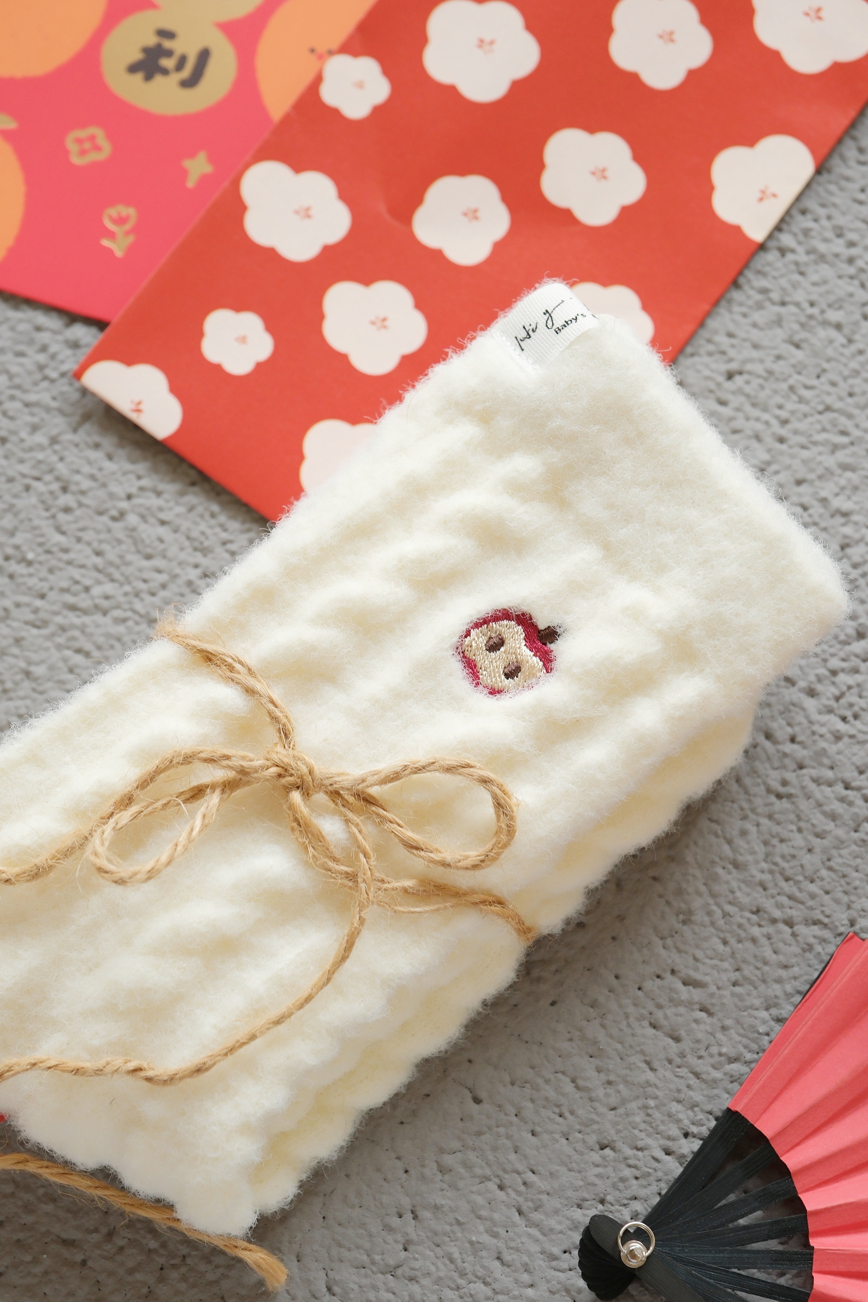 Hi Y.P store-馬年限定-小蘋果刺繡襪(大人款)