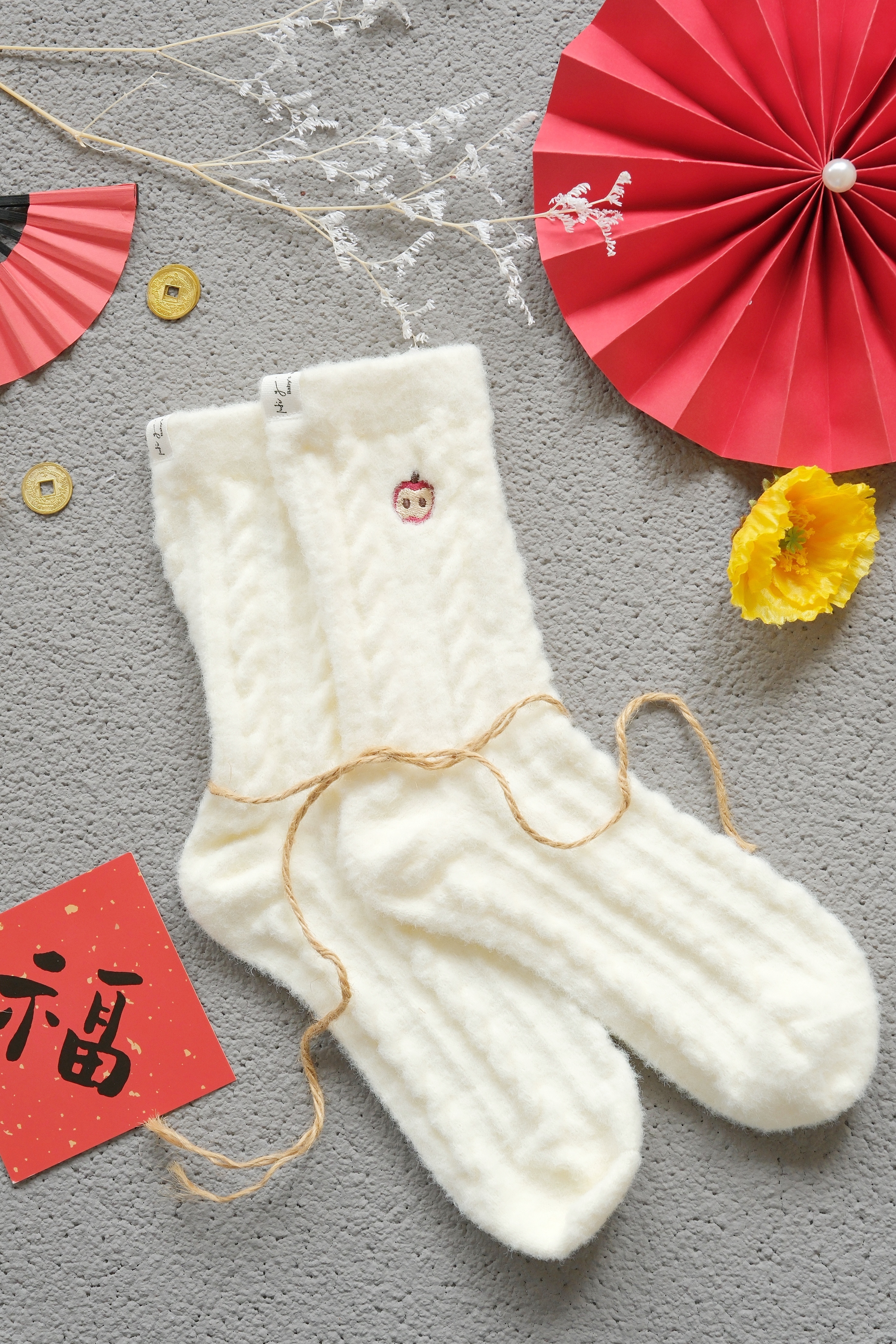 Hi Y.P store-馬年限定-小蘋果刺繡襪(大人款)
