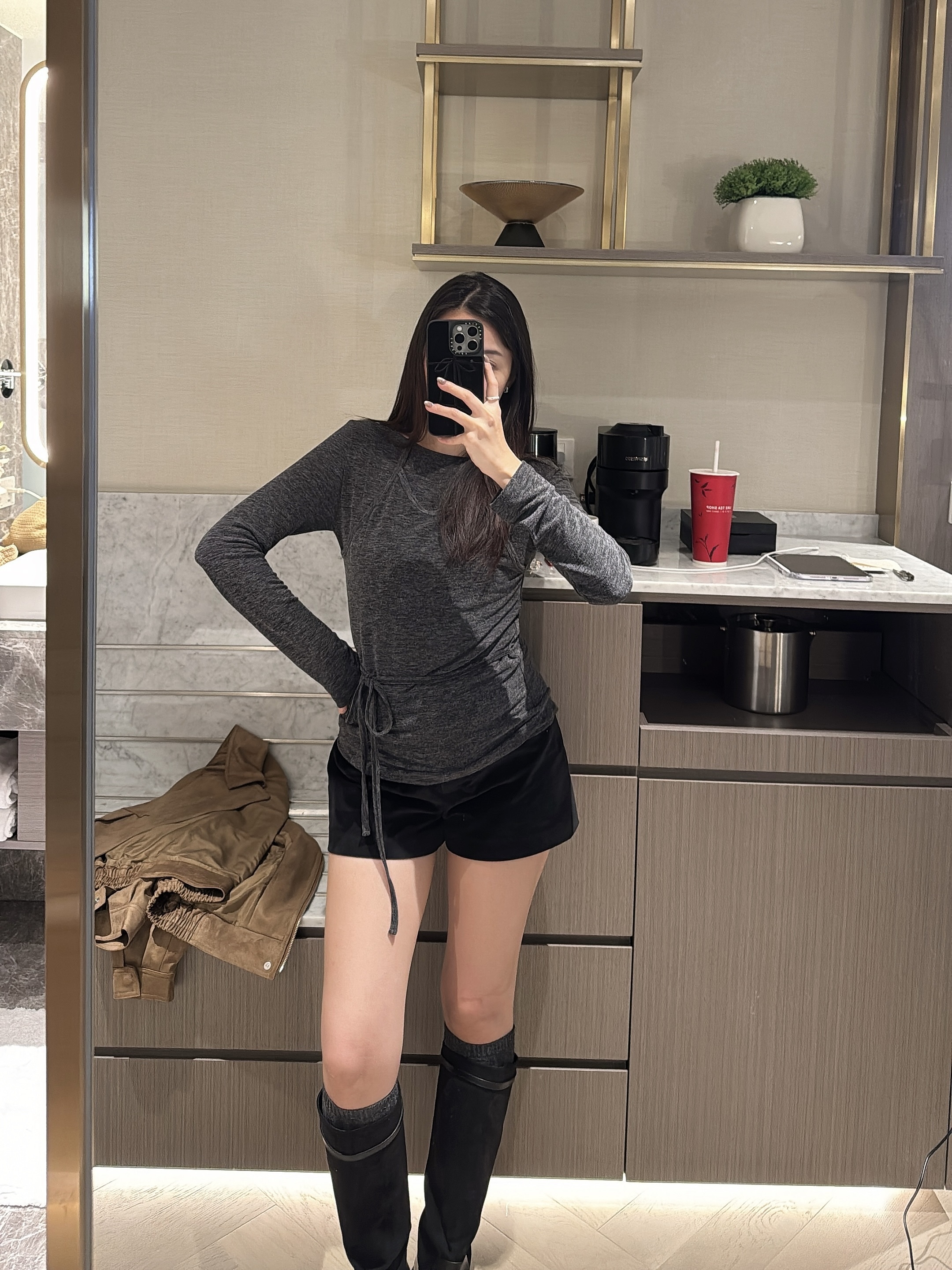 N36 假兩件式綁帶上衣(深灰/白)