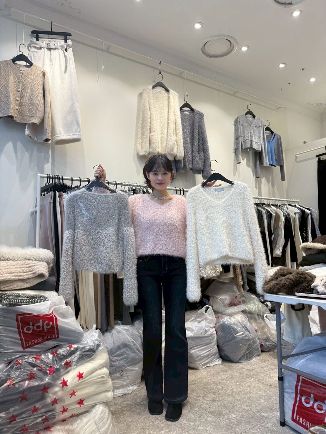 WE5308 毛絨V領短版針織衫