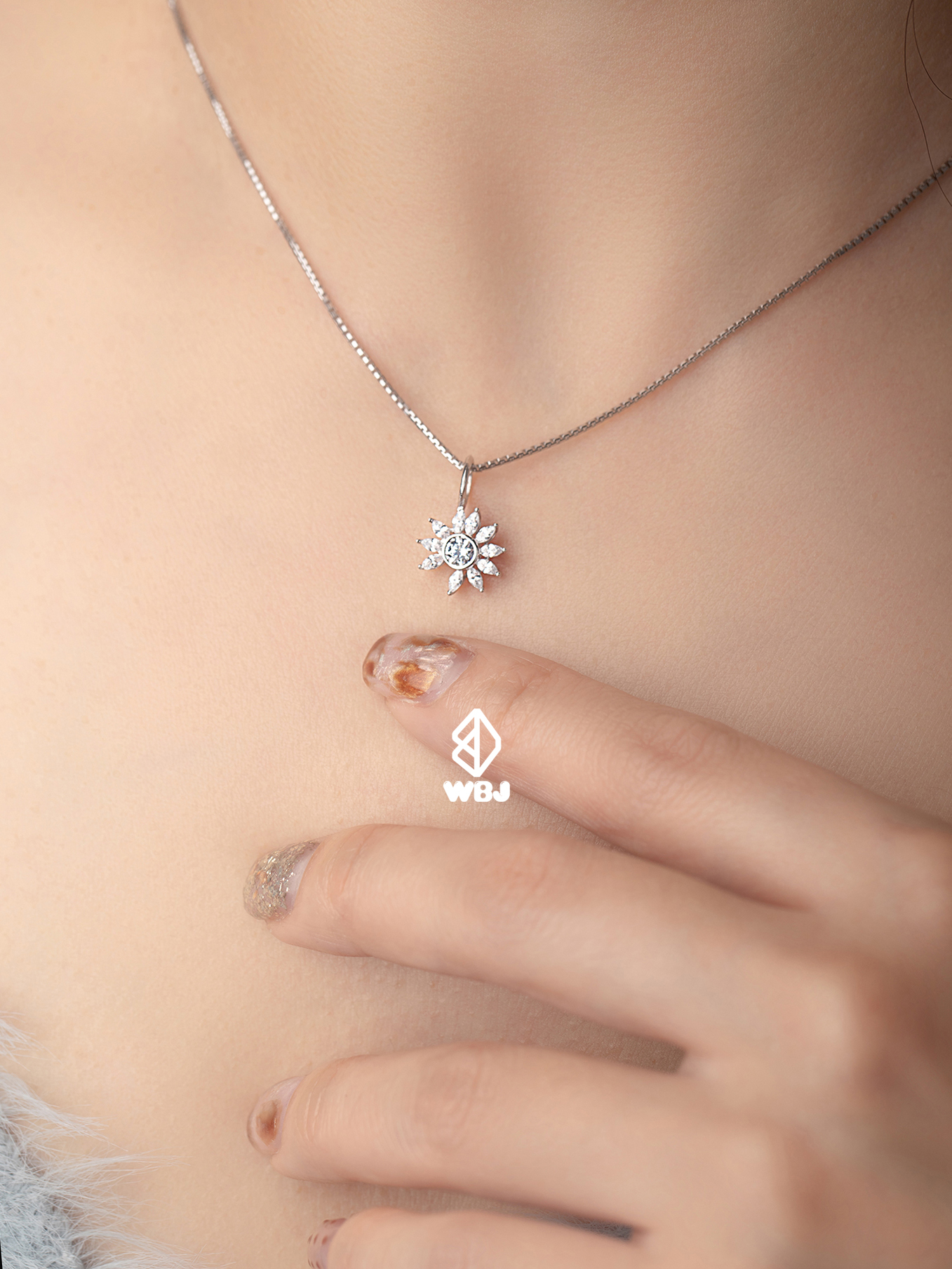 WBJ訂製珠寶 迷你雛菊吊墜(白色花蕊) 925純銀電鍍18K白金項鍊