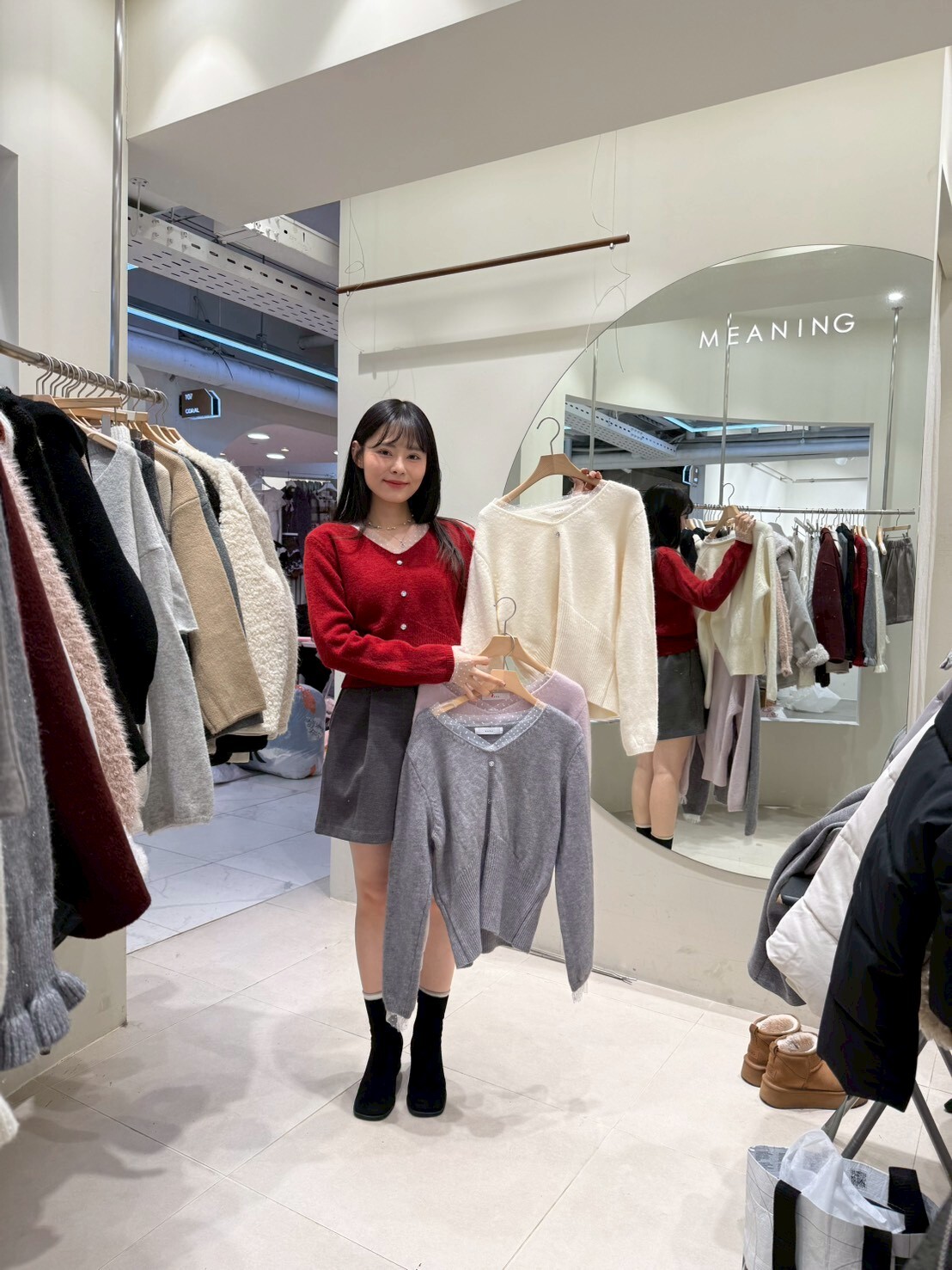 HU5315 波點透紗V領閃石上衣