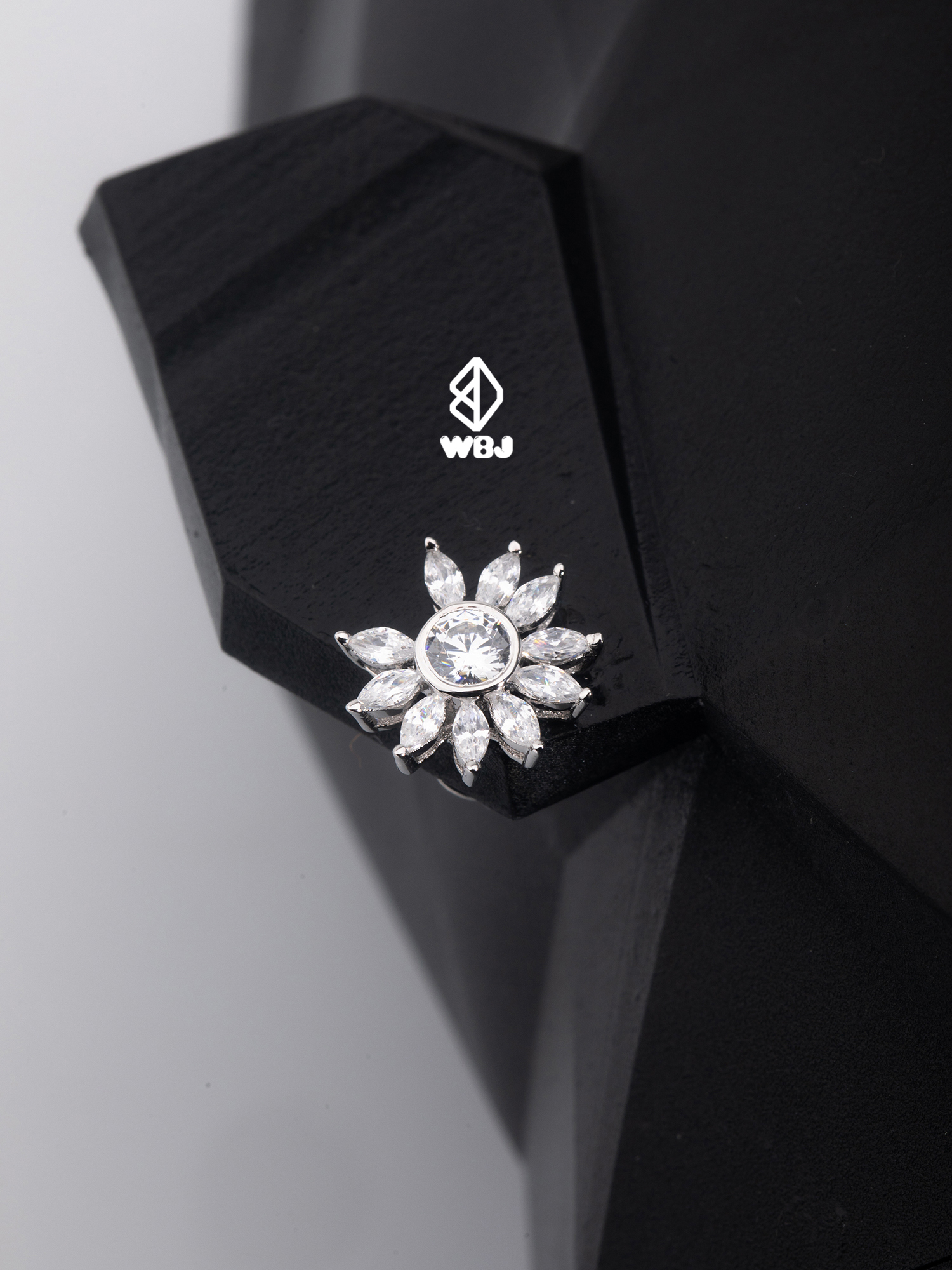 WBJ訂製珠寶 純銀迷你雛菊白色耳釘 925銀耳環 電鍍18K白金