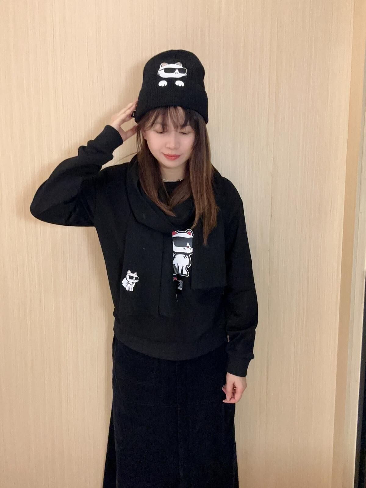 Karl 黑色愛貓冷帽及圍巾一套 女款