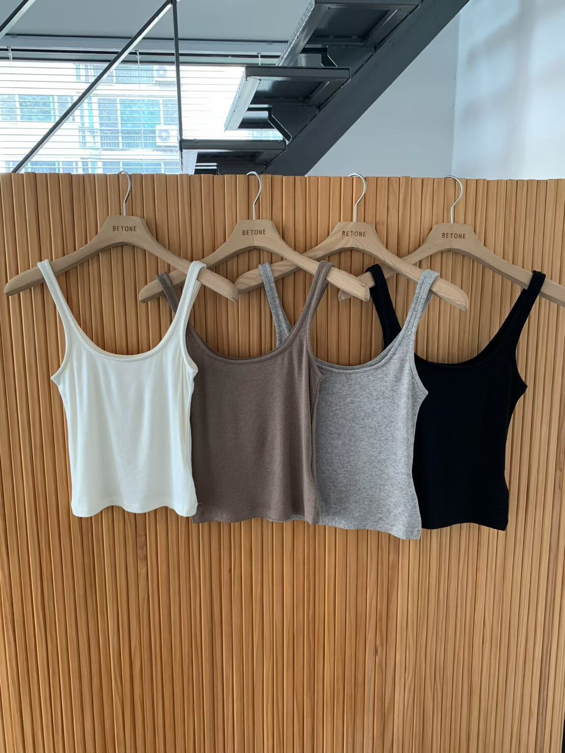 #AD138大圓領小背心(黑/杏/白/灰)