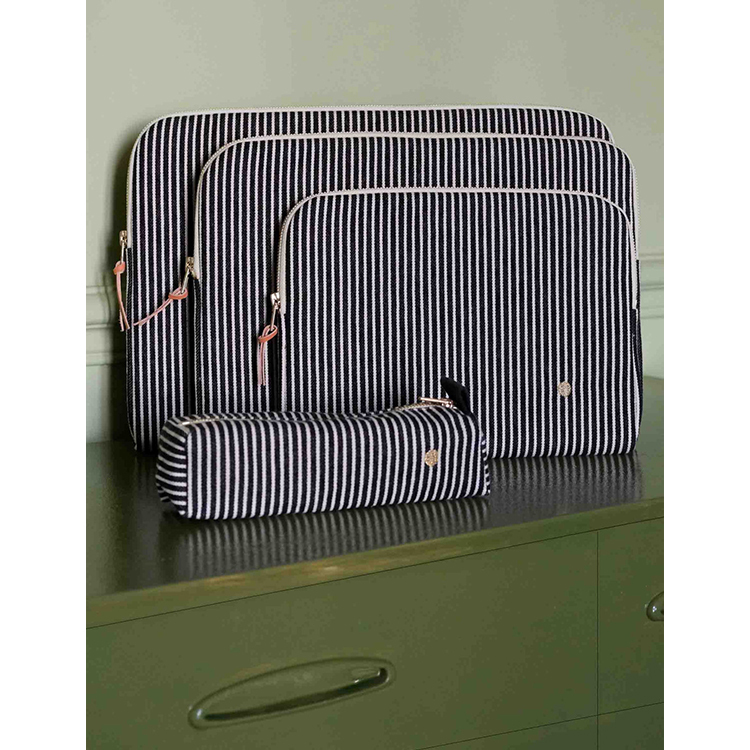 法國La cerise sur le gâteau 有機棉筆電包-黑條紋(平版專用)